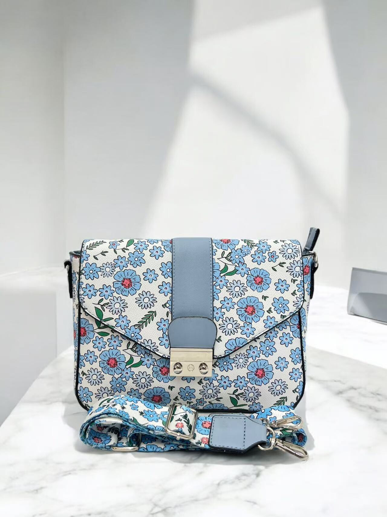 Mayorista Emma Dore (Sacs) - Bolso de hombro con estampado de flores