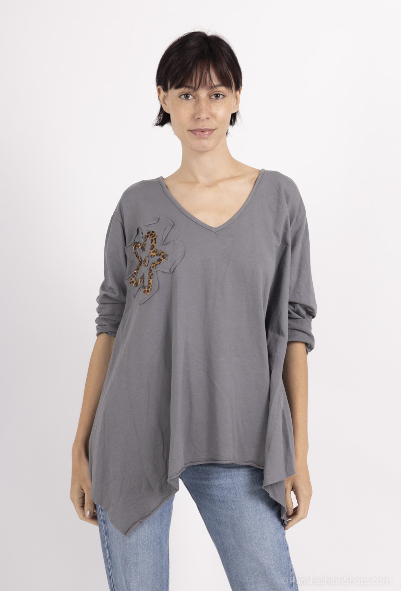 Wholesaler Emma Dore - Washed asymmetrical sweater with leopard flower
