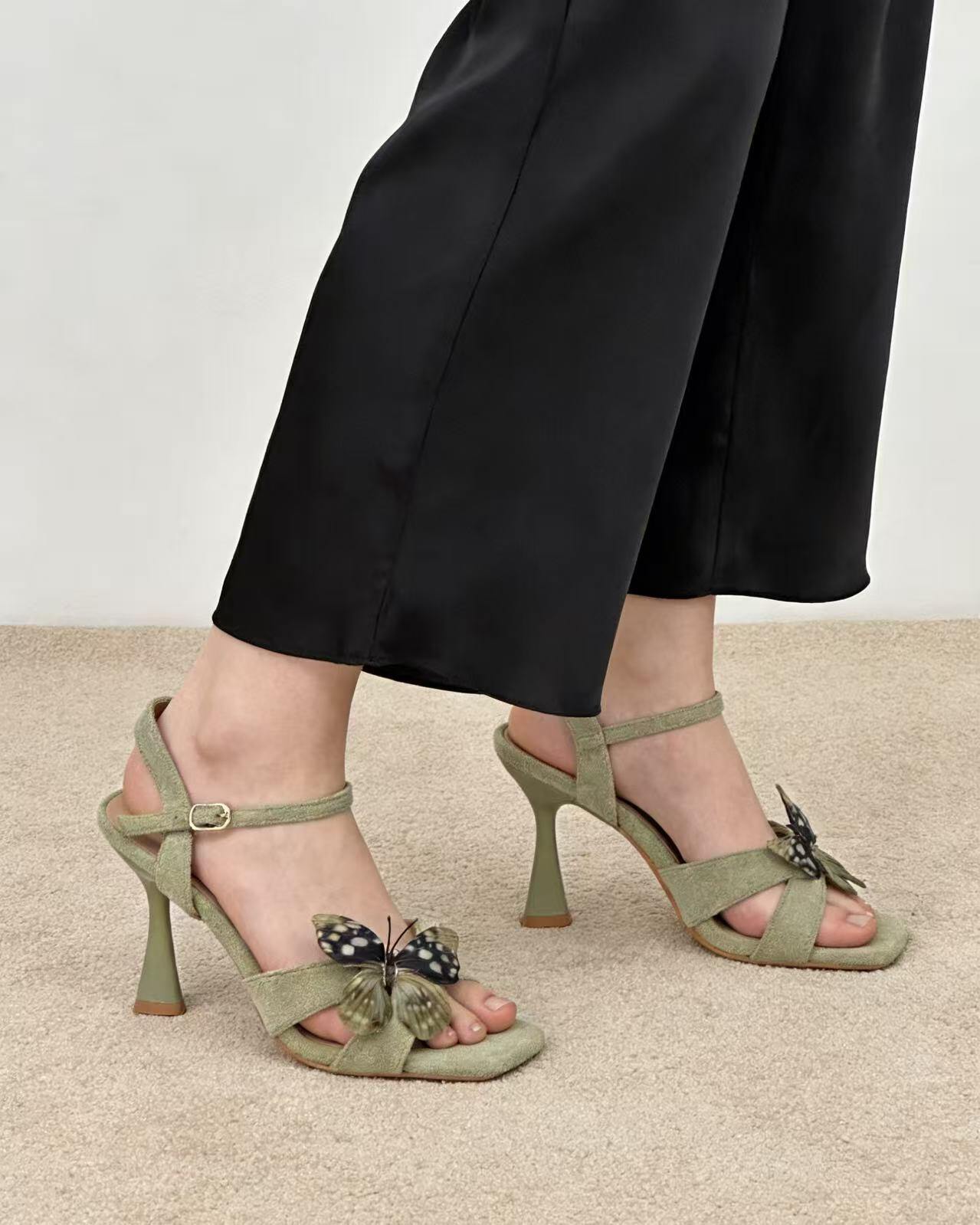 Mayorista ERICA SHOES - Sandalias de tacón de terciopelo adornadas con mariposas