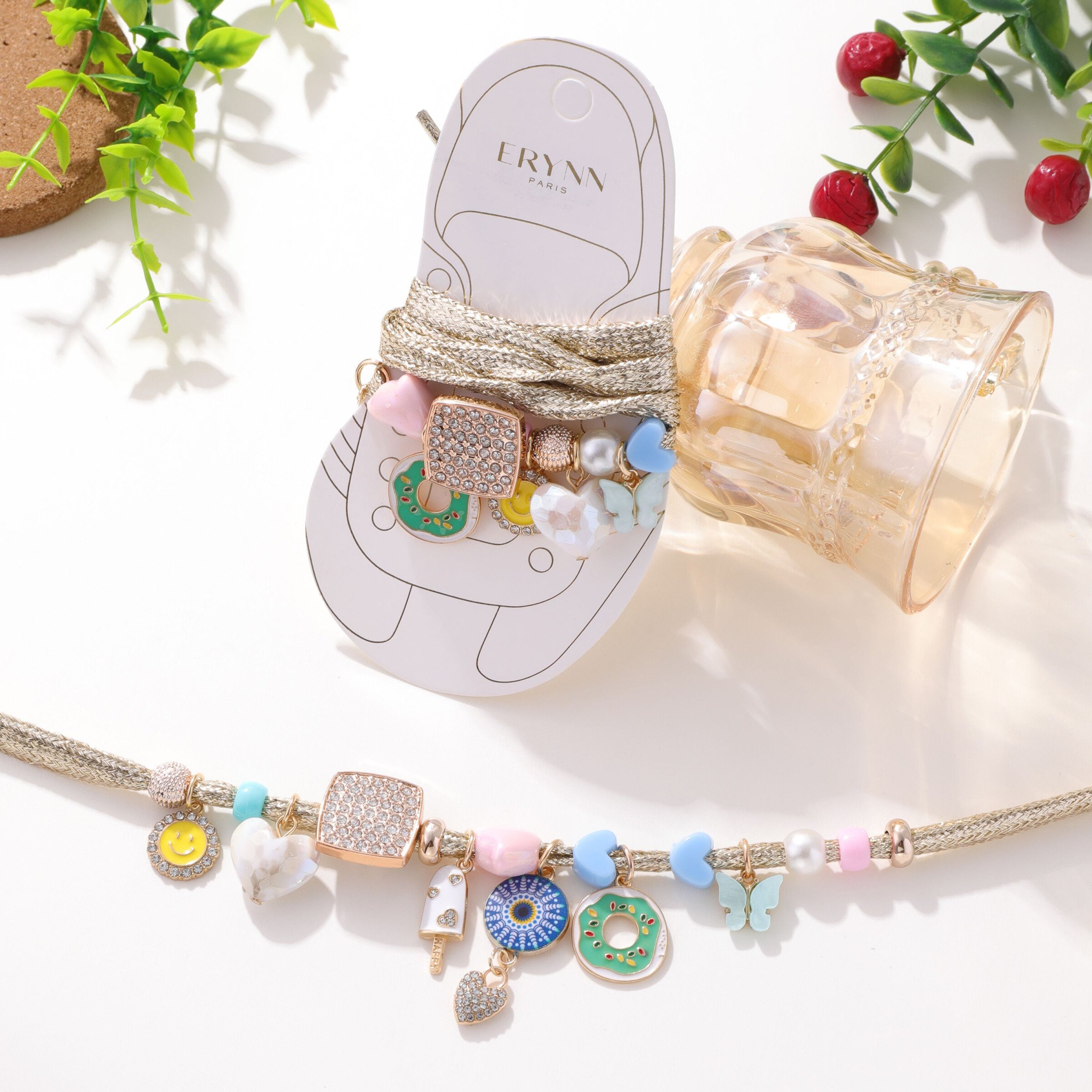Lacets Charmes d'été féminins, 100% divers, idéaux pour rehausser toute tenue estivale, fabriqués en Chine pour la collection Printemps/Été 2025.