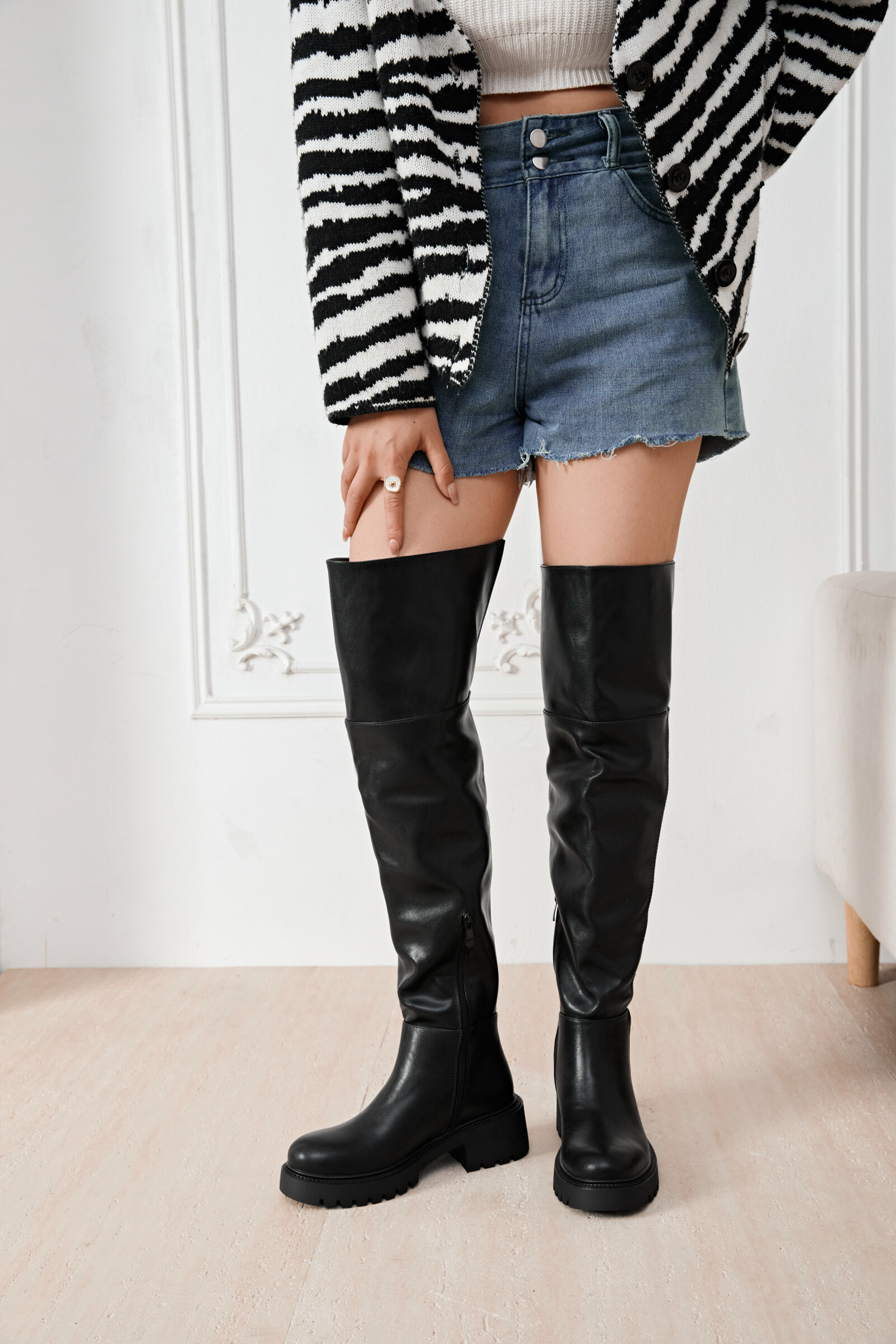 Botte plates Rubis pour femme, 100% P.U., idéales pour l'automne/hiver, fabriquées en Chine. Confort et style saisonnier.