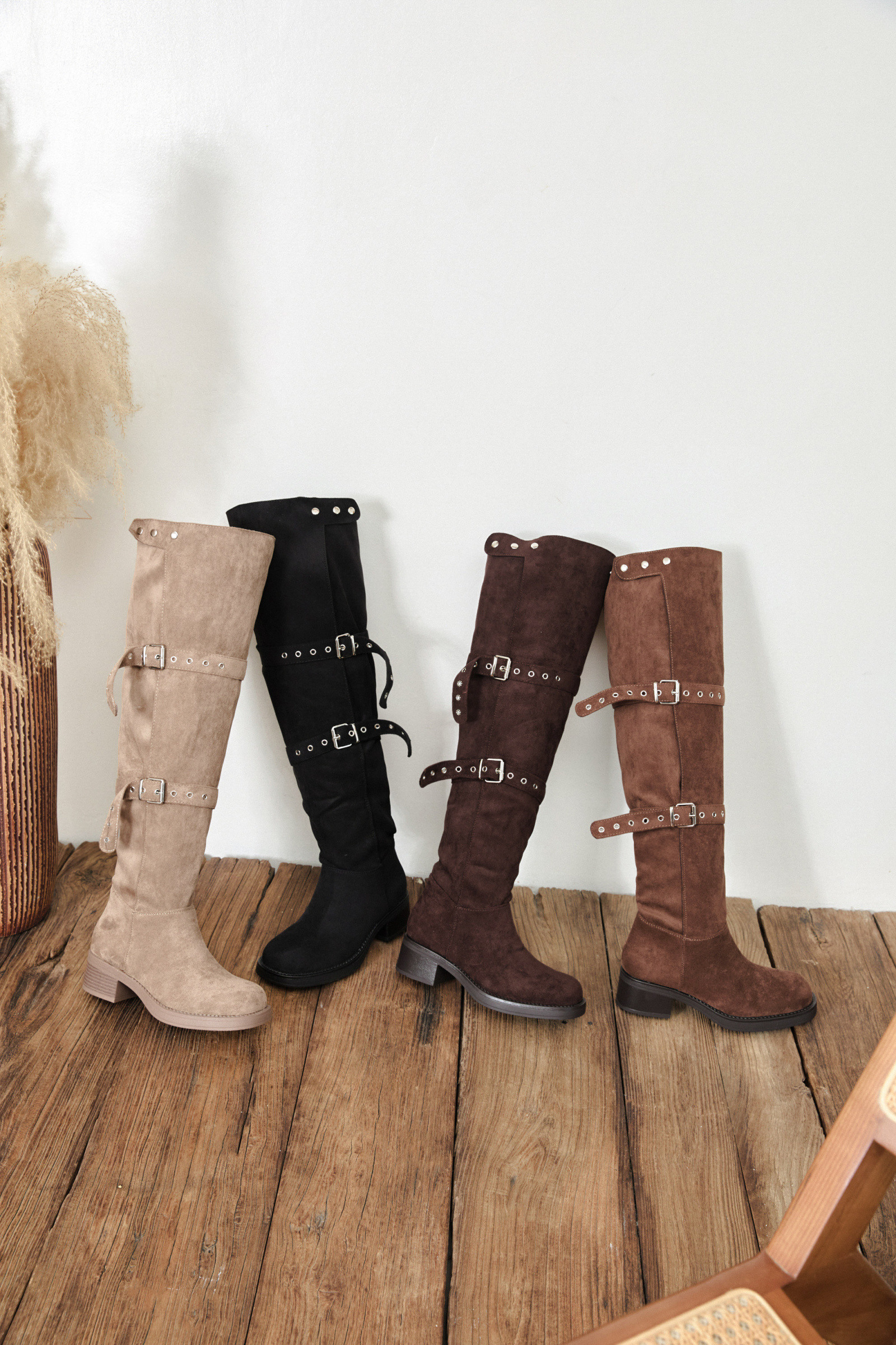 Grossiste Erynn - Botte femme long clous