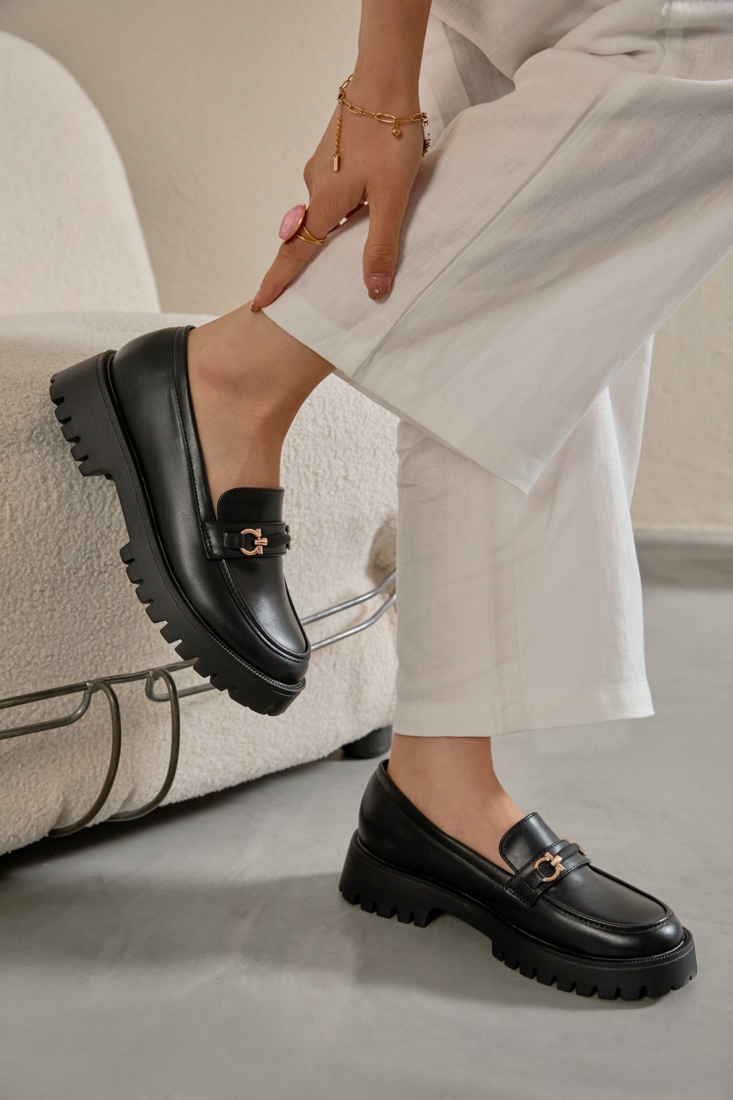 Grossiste Erynn - Mocassin femme au style résolument moderne et urbain