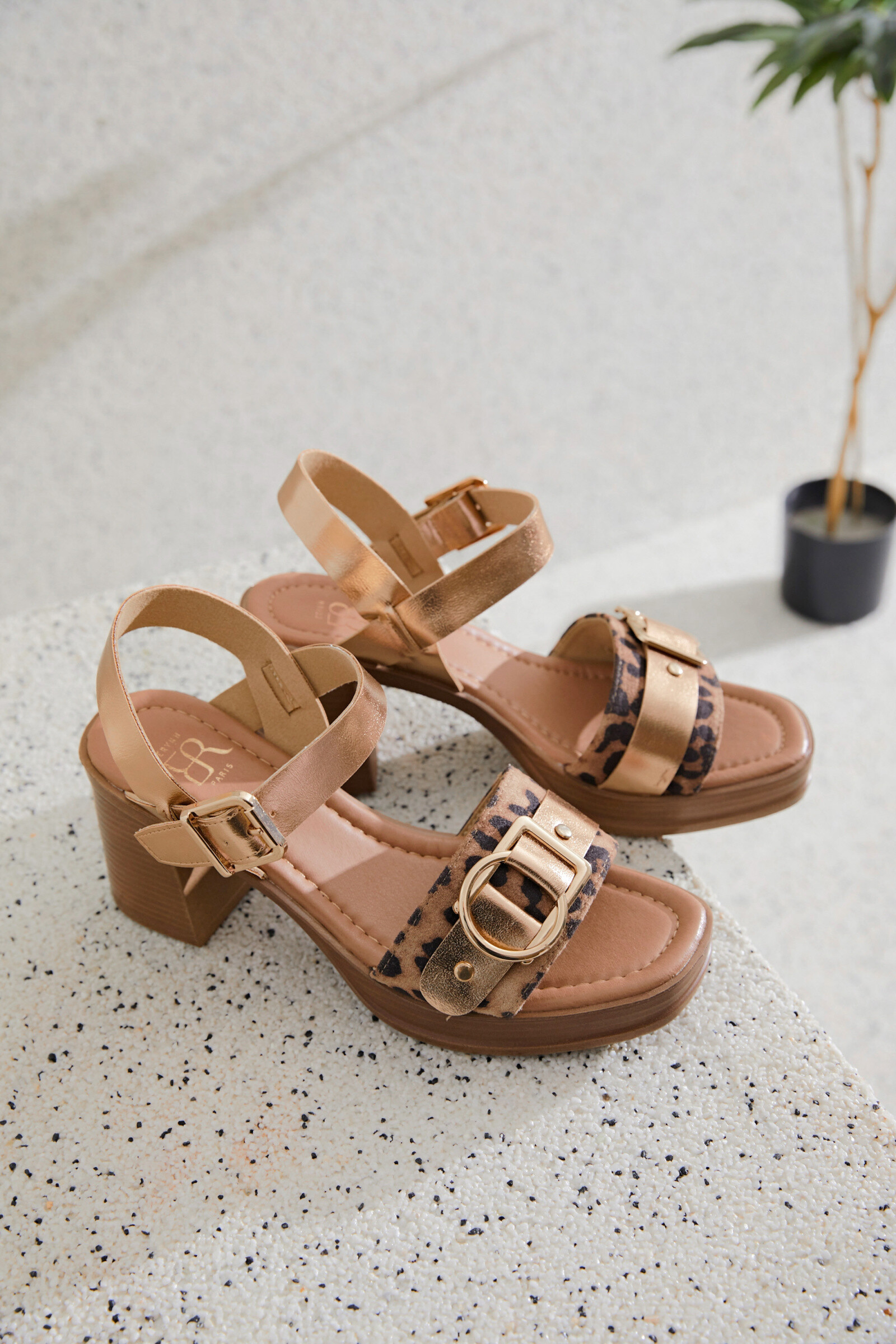 Grossiste Erynn - Sandales à talon léger avec boucle - Poéma