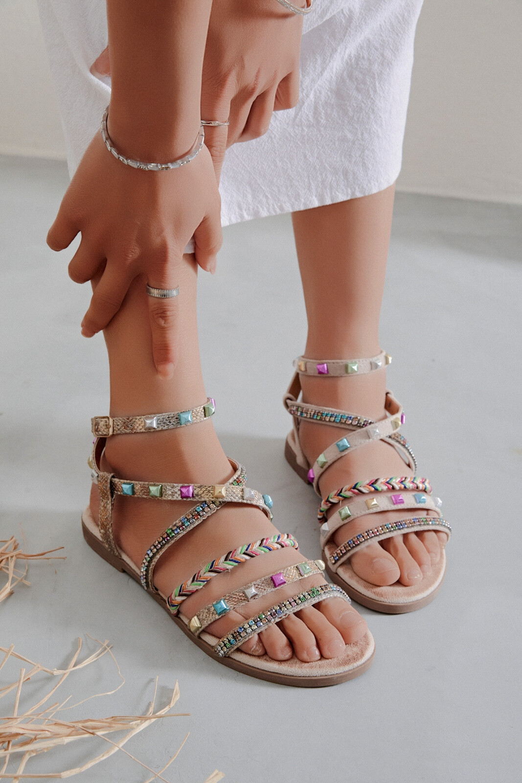 Grossiste Erynn - Sandales plates avec clous Catherina