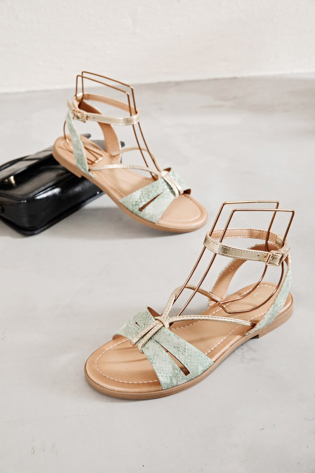 Grossiste Erynn - Sandales plates Brenda