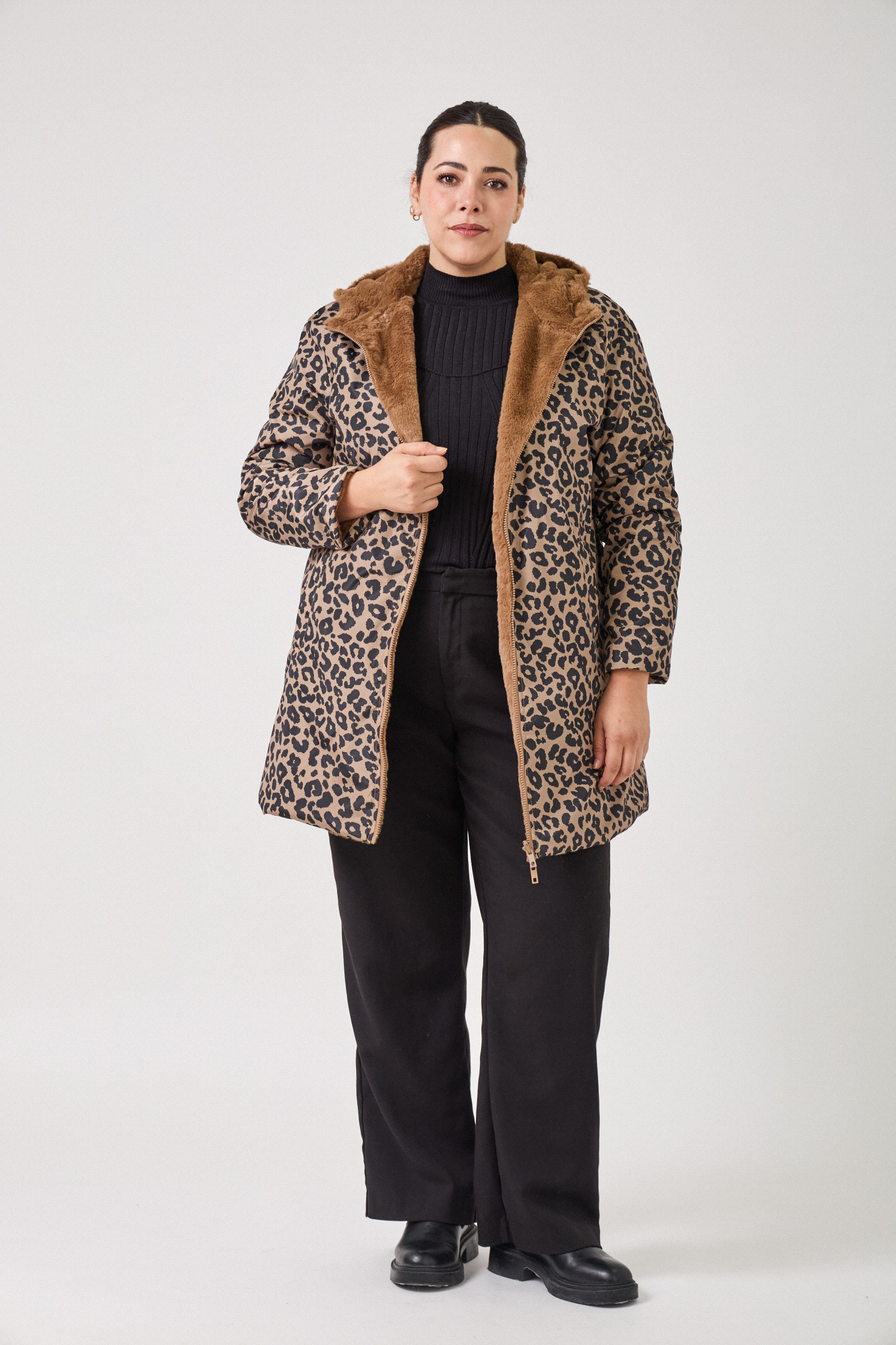 Großhändler ESCANDELLE Paris Grande Taille - SAVANNAH – Wende-Parka aus Kunstpelz mit Leopardenmuster, große Größe