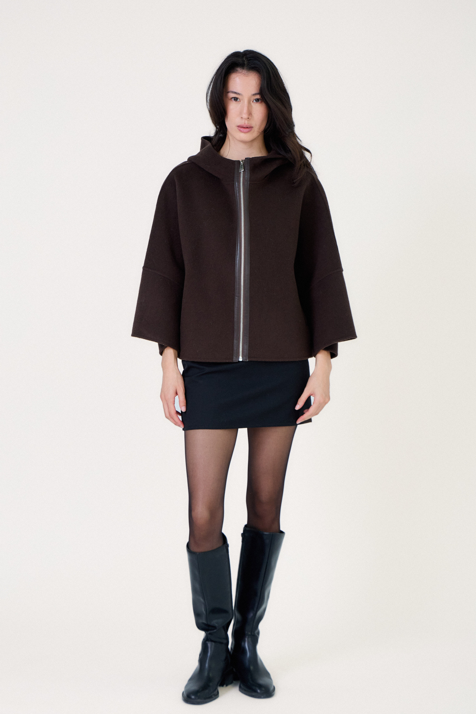Grossista ESCANDELLE Paris - Giacca mantella con cappuccio, principalmente in lana, rifinita a mano