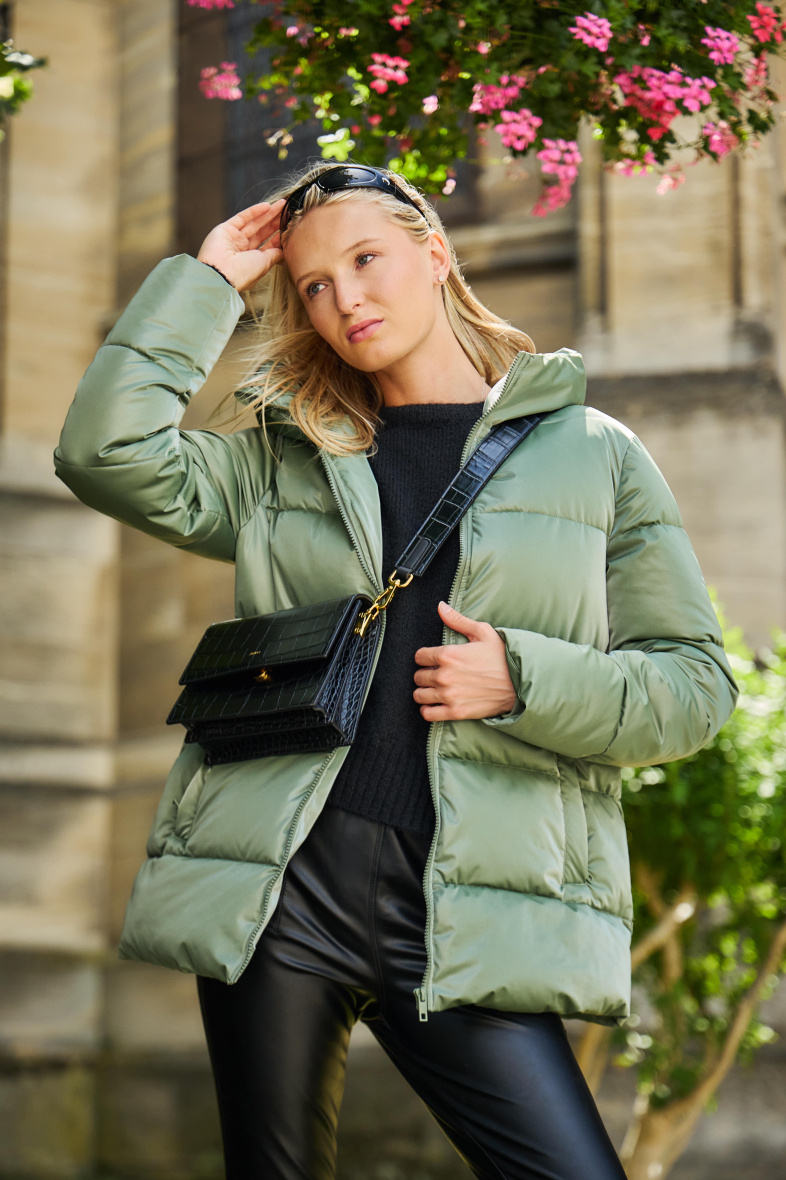 Wholesaler ESCANDELLE Paris - HARPER - Short quilted down jacket with hood, oversized