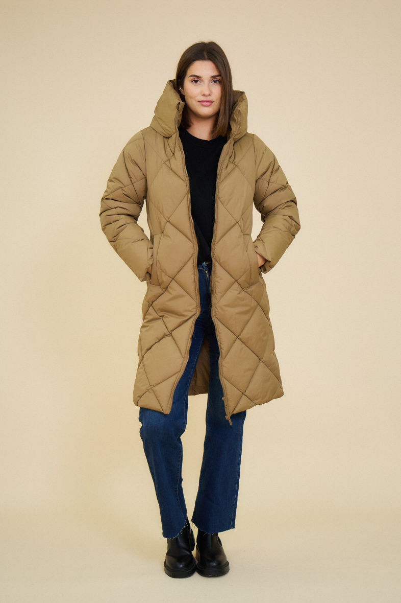 Wholesaler ESCANDELLE Paris - CAMERON - Long quilted down jacket, high collar