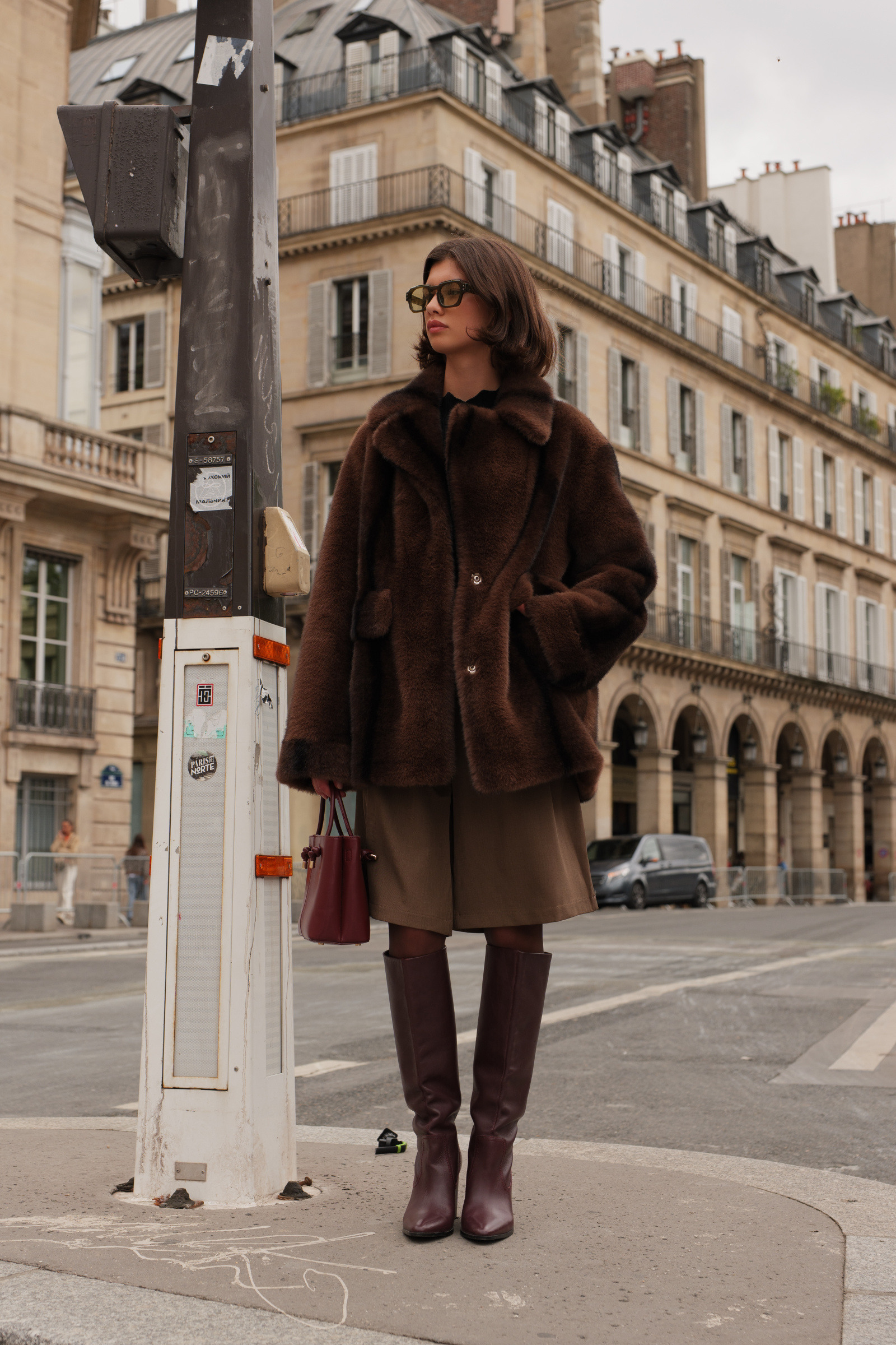 Großhändler ESCANDELLE Paris - Mittellanger Kunstpelzmantel