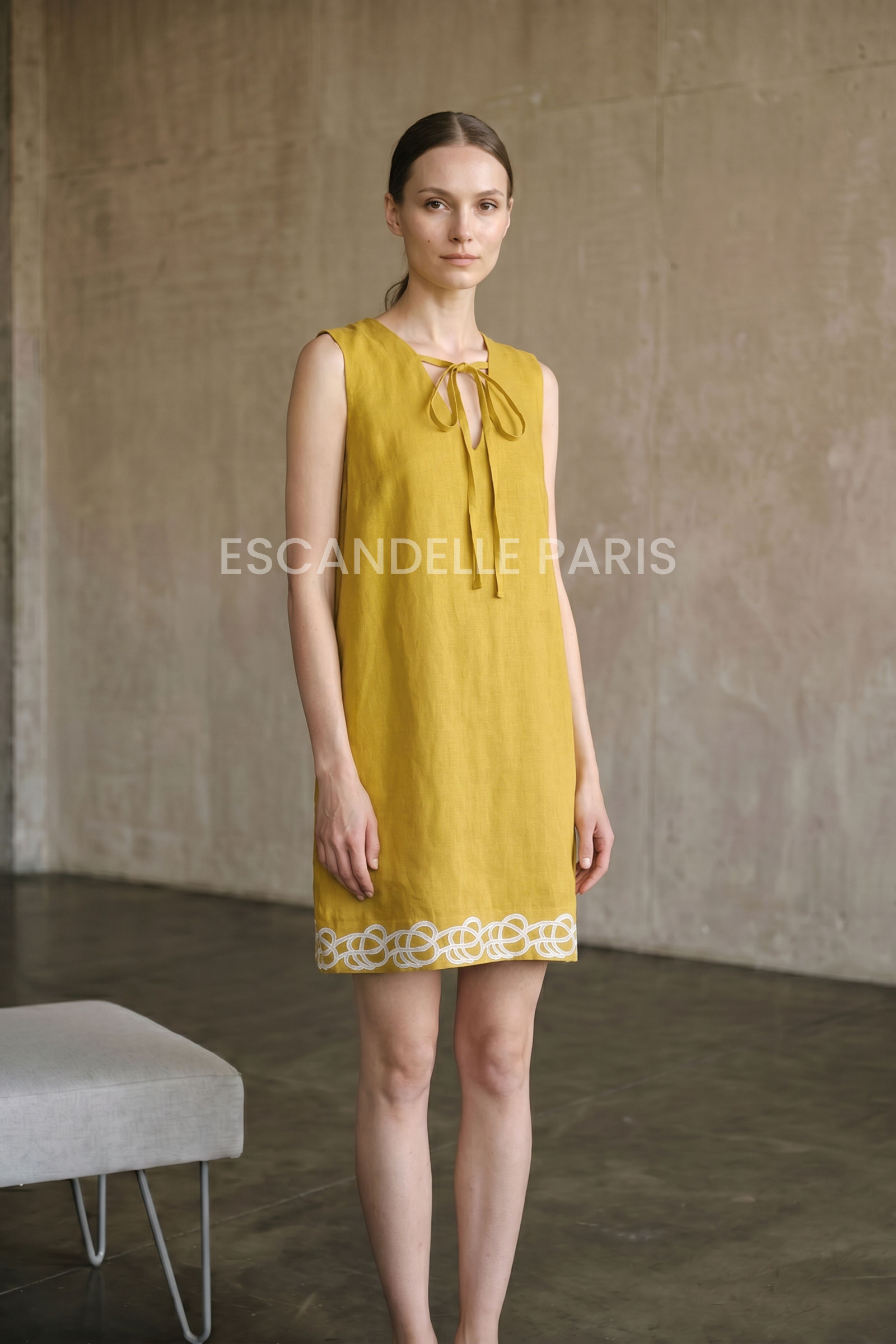 Grossiste ESCANDELLE Paris - Robe brodée sans Manches en Lin