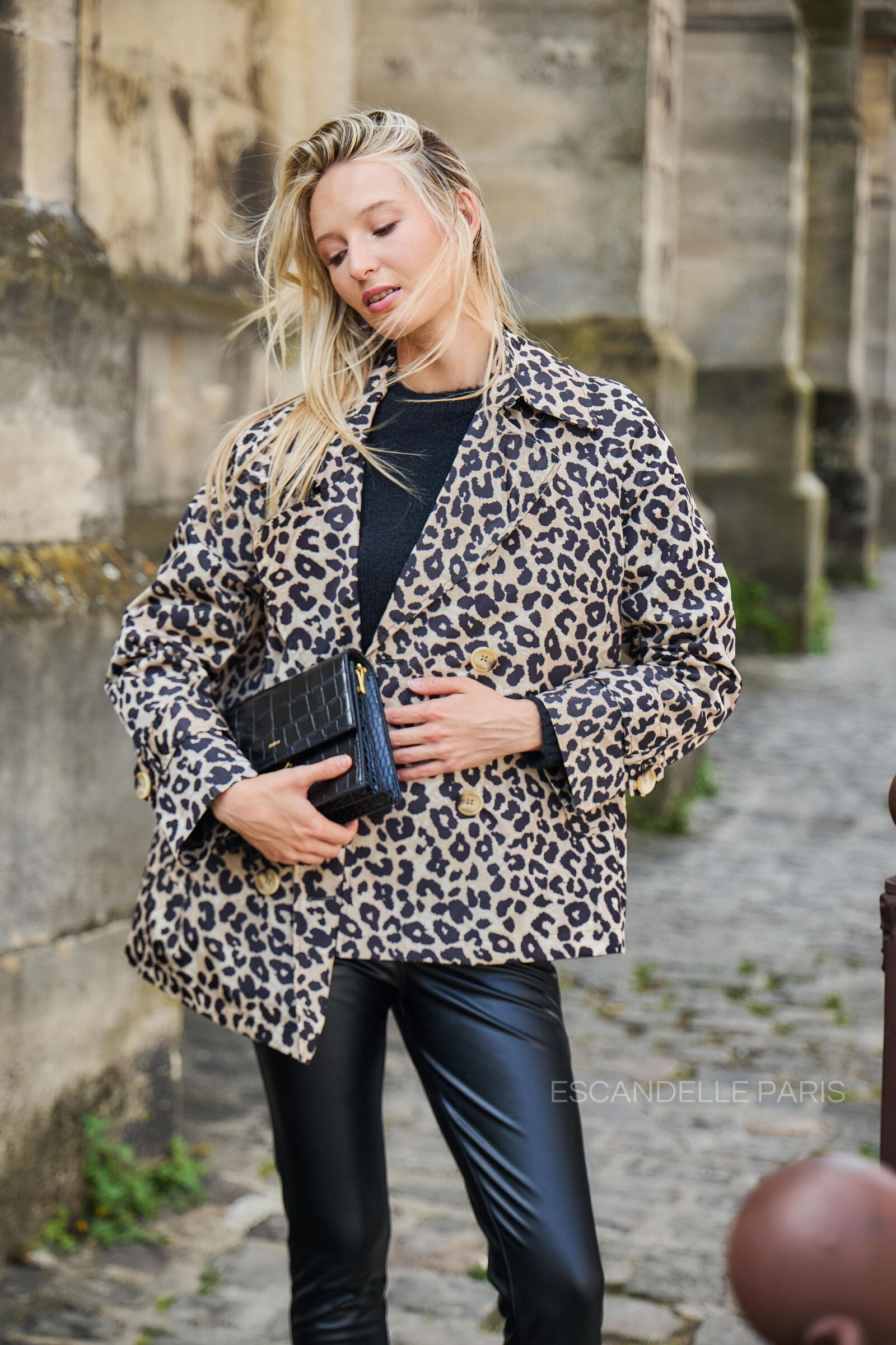 Wholesaler ESCANDELLE Paris - ALMA - Leopard print waterproof short trench coat, lapel collar