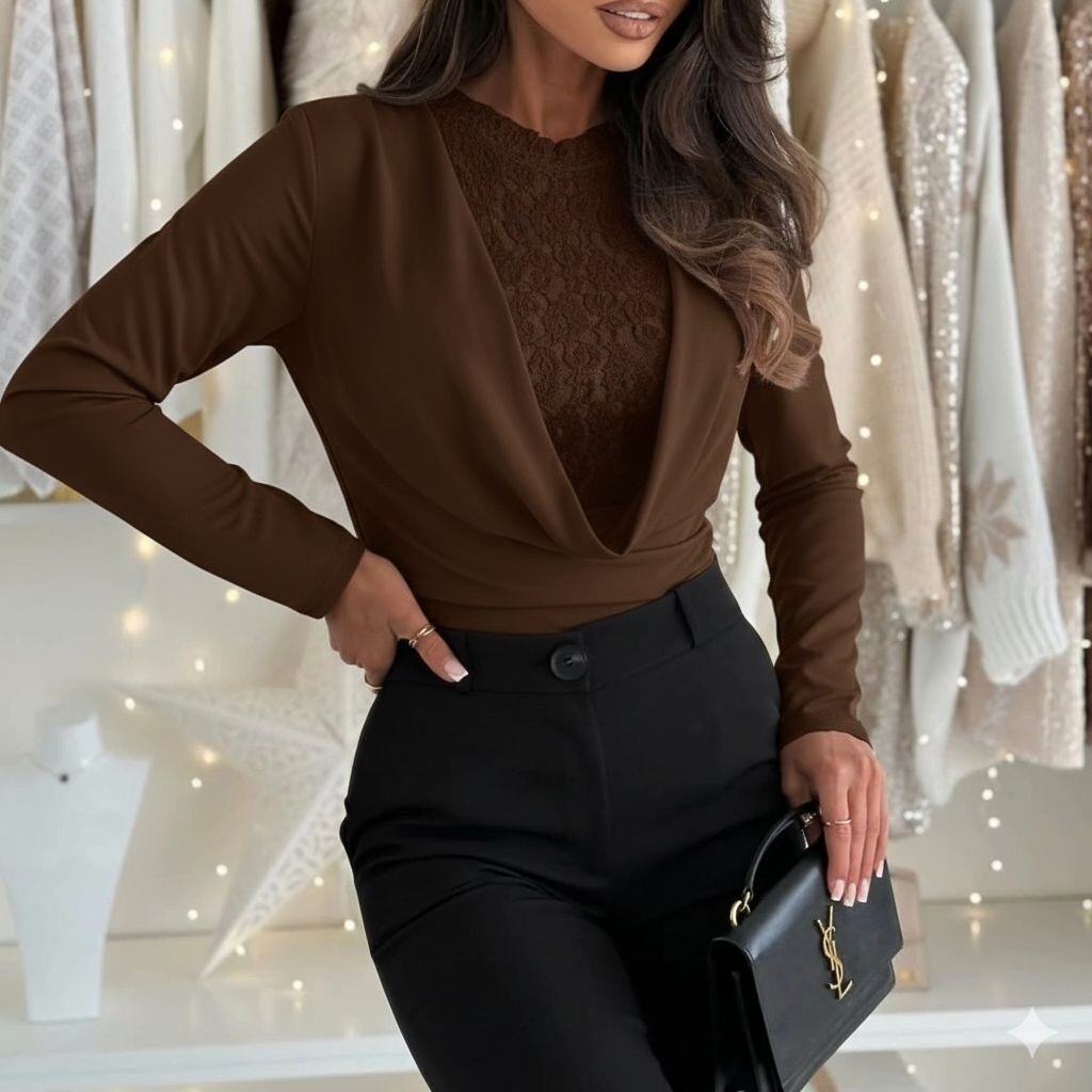 Top body en manche longue avec de la dentelle. Le haut est composé en 3 tailles : S, M, L.