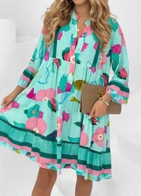 Robe courte imprimée en viscose, dans une matière confortable et légère, en manche 3 ⁄ 4.
La robe est en taille unique, assez large Oversize.
