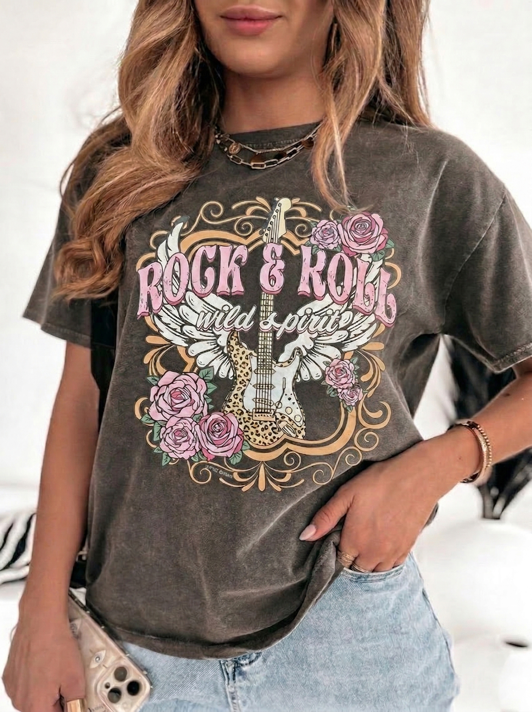 Grossista Estee Brown - T-shirt sbiadita stampata