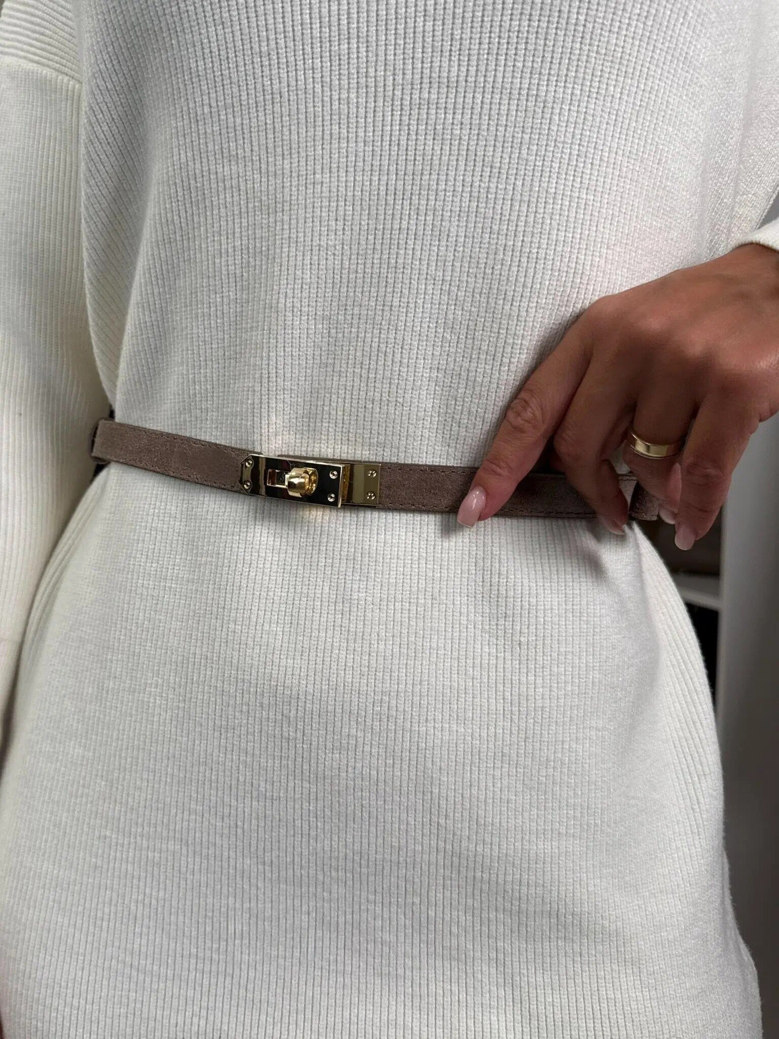 Grossiste ESTEE - CEINTURE EN CUIR VÉRITABLE, RÉGLABLE, ADAPTABLE À TOUS LES TYPES DE TENUES