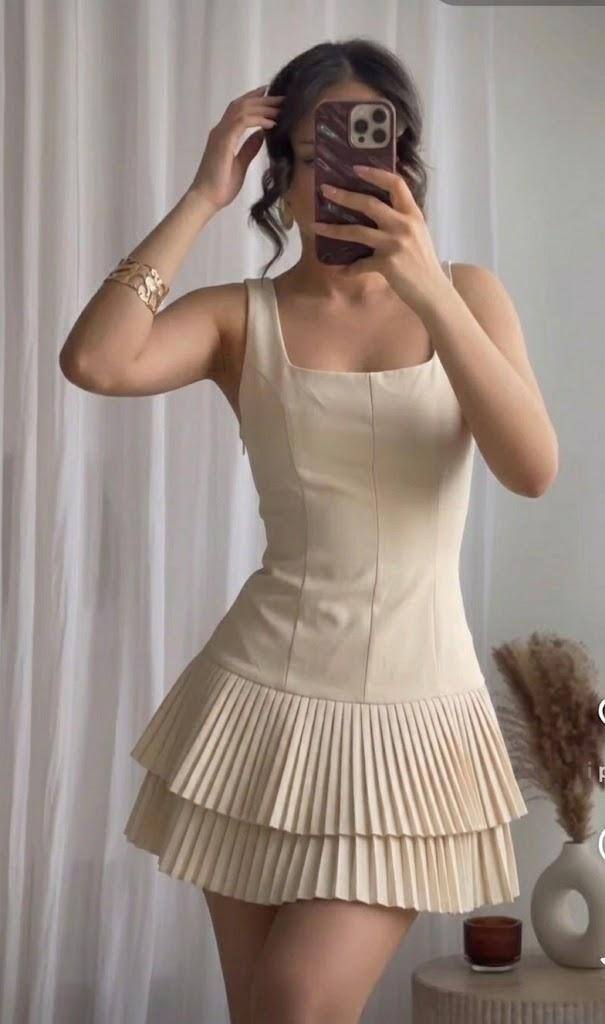 Wholesaler ESTEE - ELEGANT PLEATED DRESS WITH SIDE ZIPPER