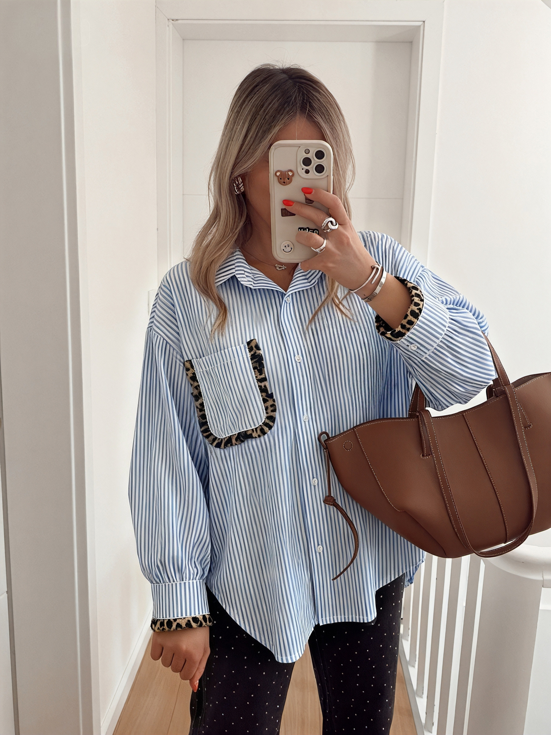 Grossiste ESTEE - CHEMISE OVERSIZE À RAYURES AVEC DÉCORATIONS LÉOPARD