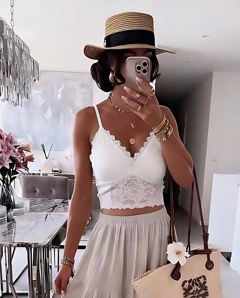 Wholesaler ESTEE - LACE TOP, FULLY STRETCHABLE