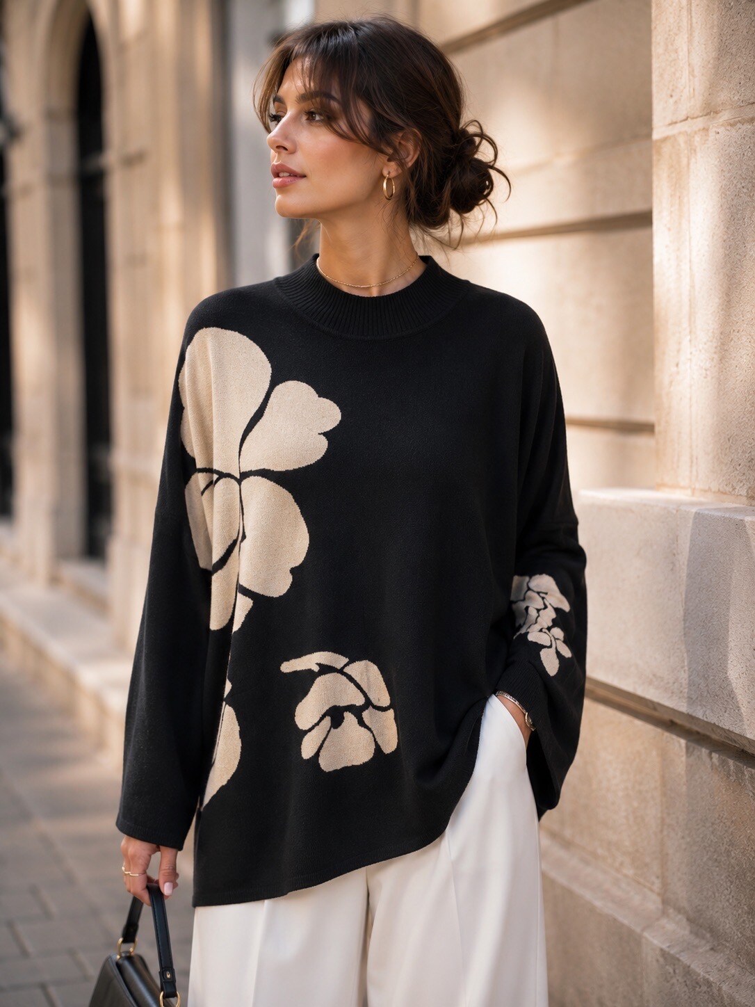 Wholesaler Esther.H Paris - Black Sweater with Beige Prints