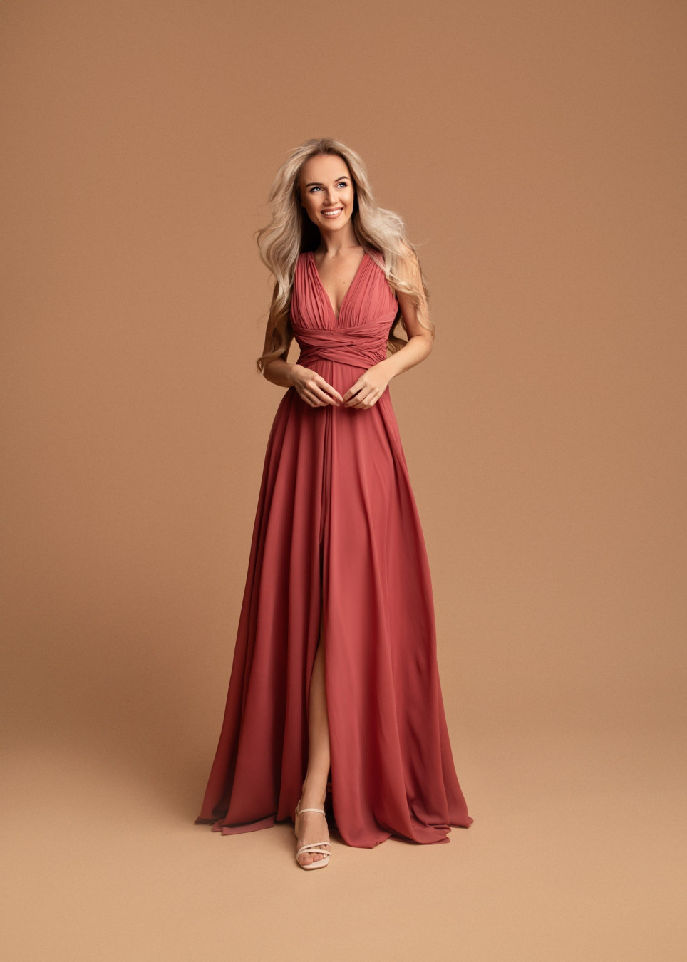 Grossiste Eva & Lola - Robe longue fluide à décolleté plongeant et dos échancré