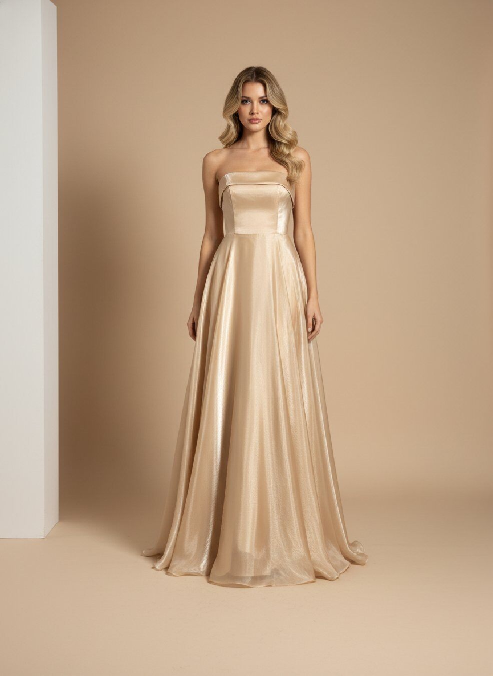 Grossiste Eva & Lola - Robe longue bustier en satin avec laçage au dos