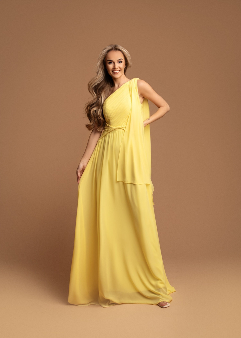 Grossiste Eva & Lola - Robe longue drapée asymétrique à taille marquée