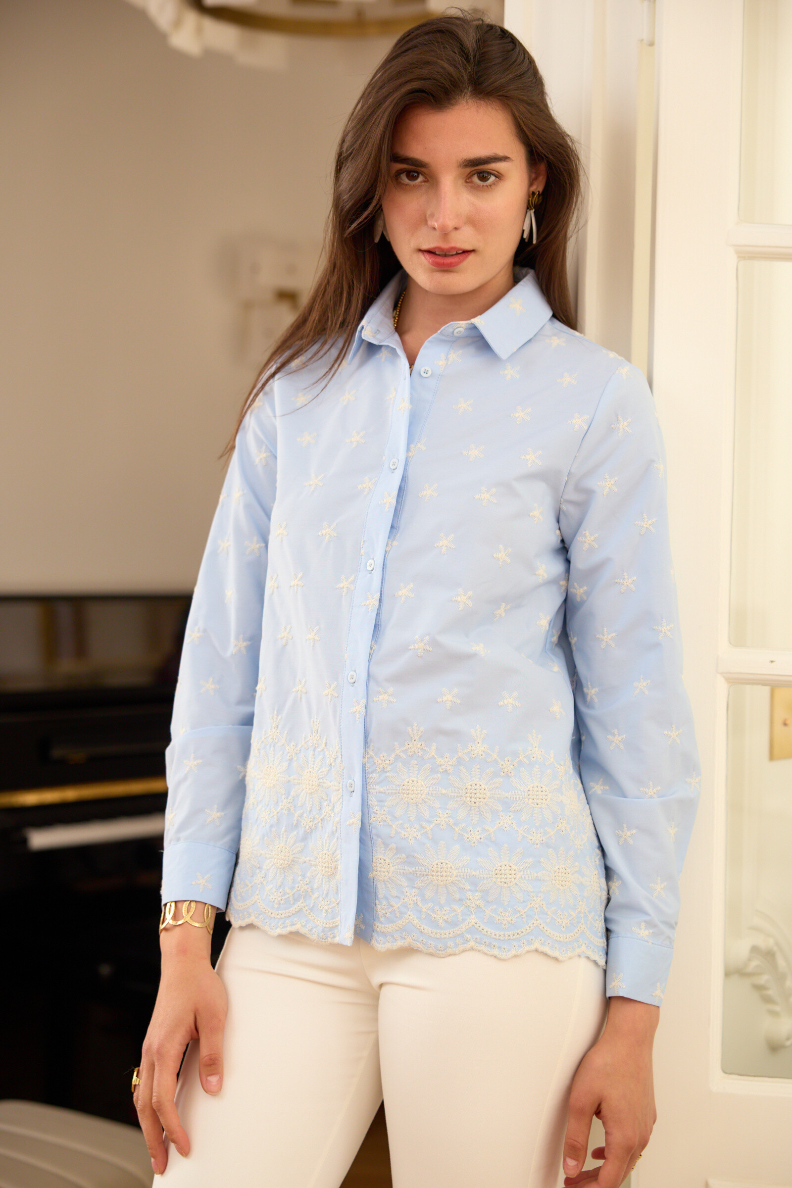 Großhändler Exquiss's - Elegante gestickte Bluse