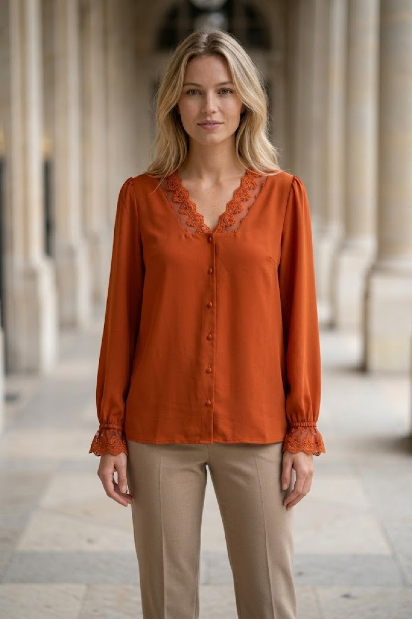 Grossista Exquiss's - Blusa abbottonata con pizzo