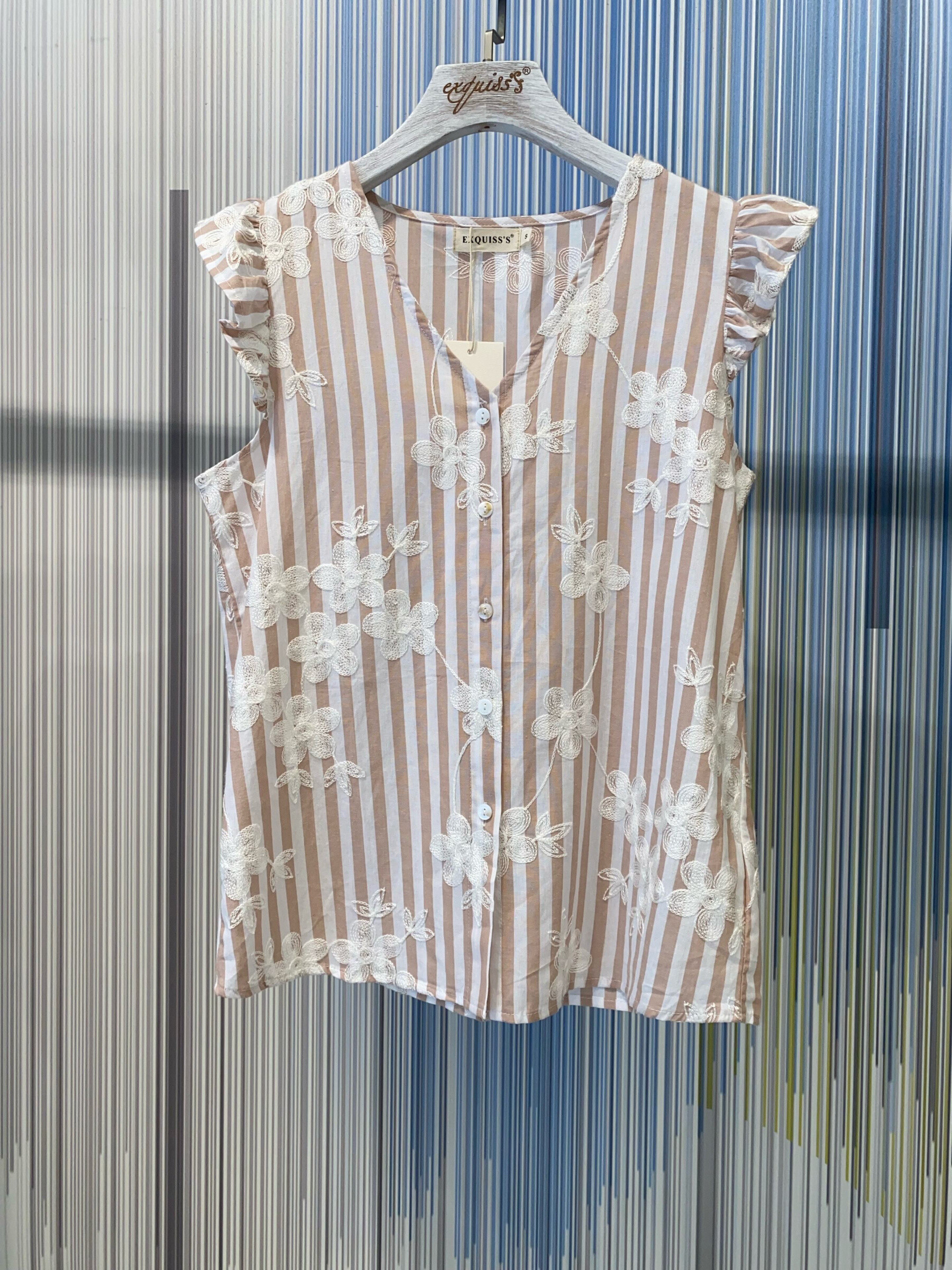 Grossiste Exquiss's - Blouse à volants et broderie florale