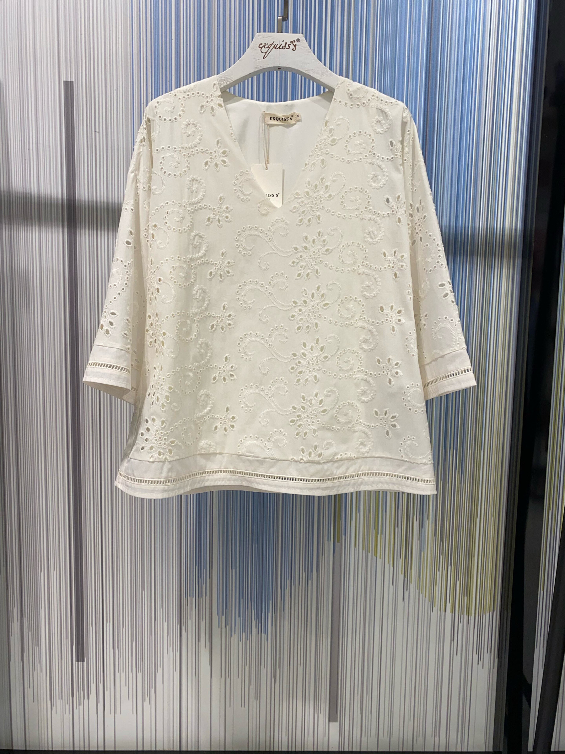 Wholesaler Exquiss's - 3/4 sleeve embroidered blouse