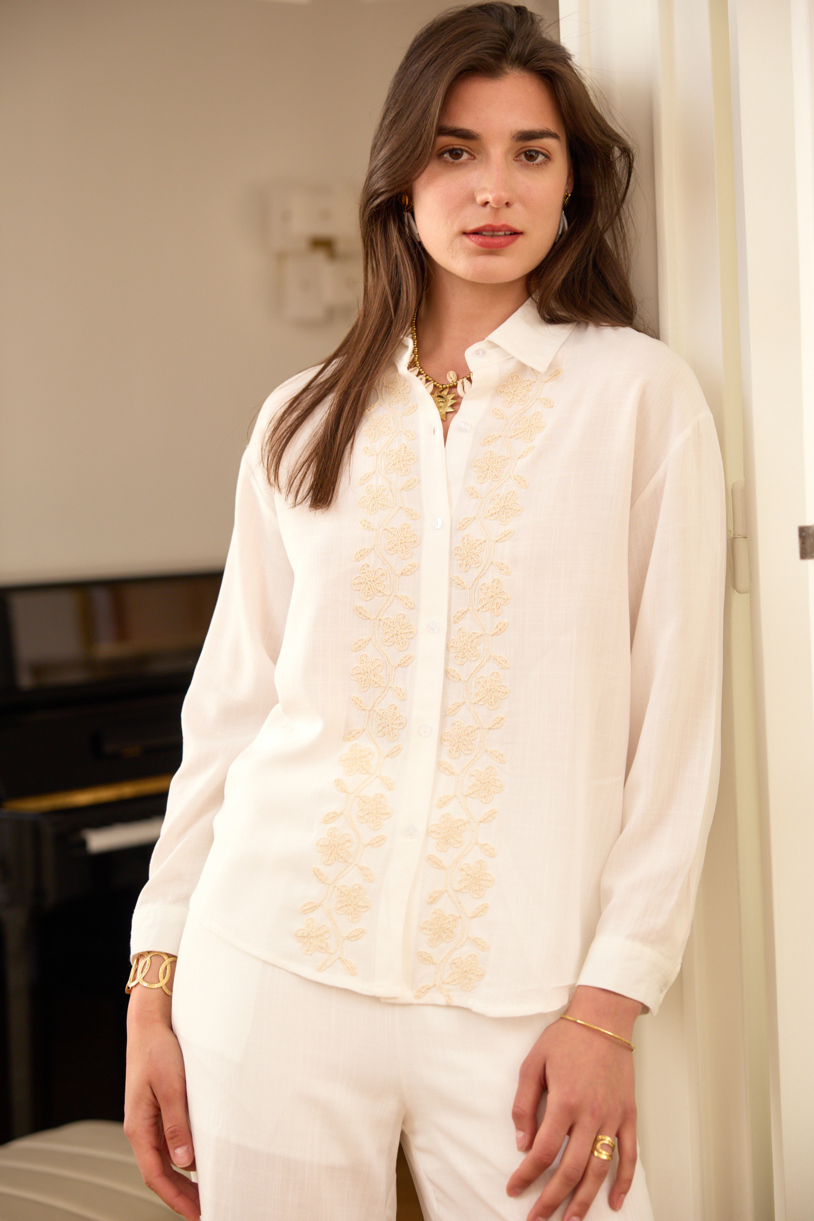 Wholesaler Exquiss's - Elegant embroidered shirt