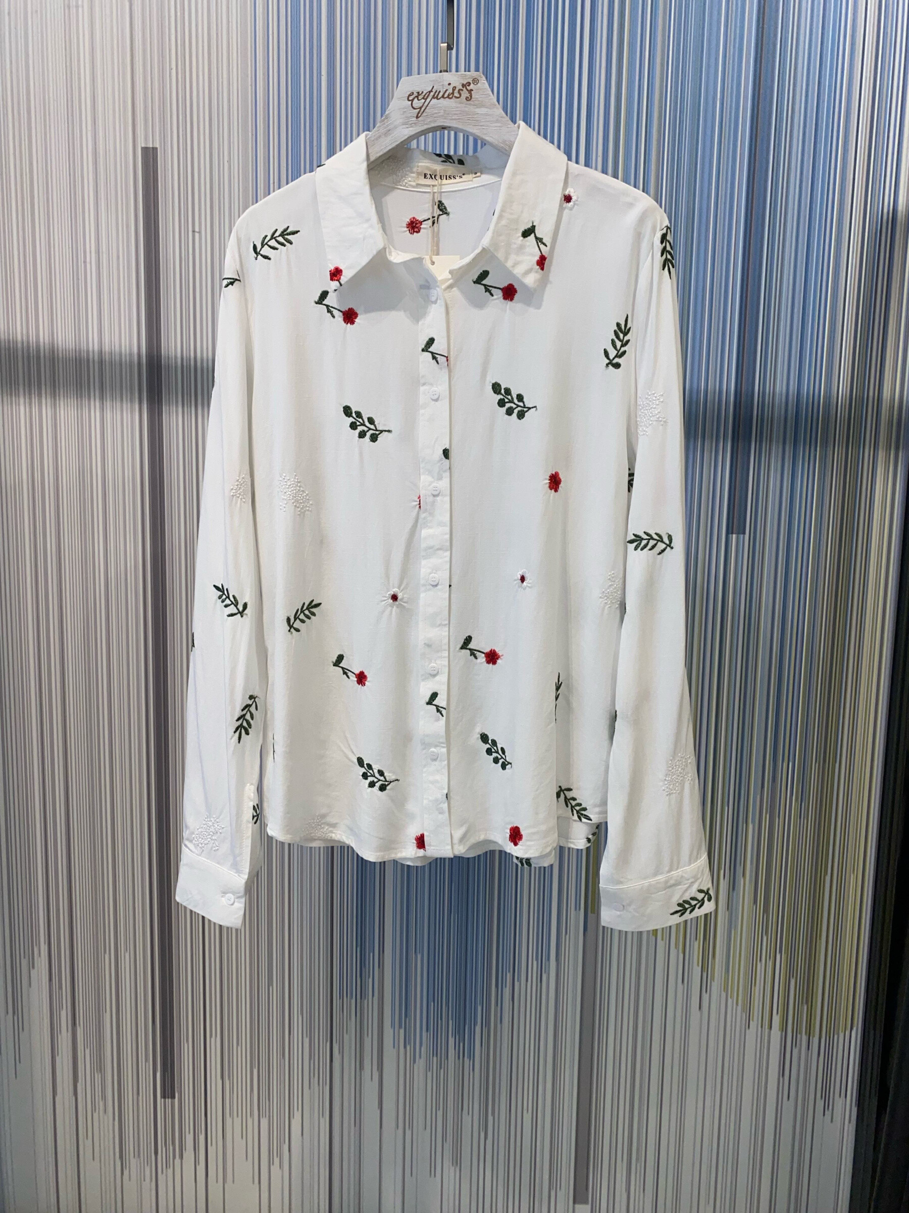 Grossiste Exquiss's - Chemise à fleurs délicates