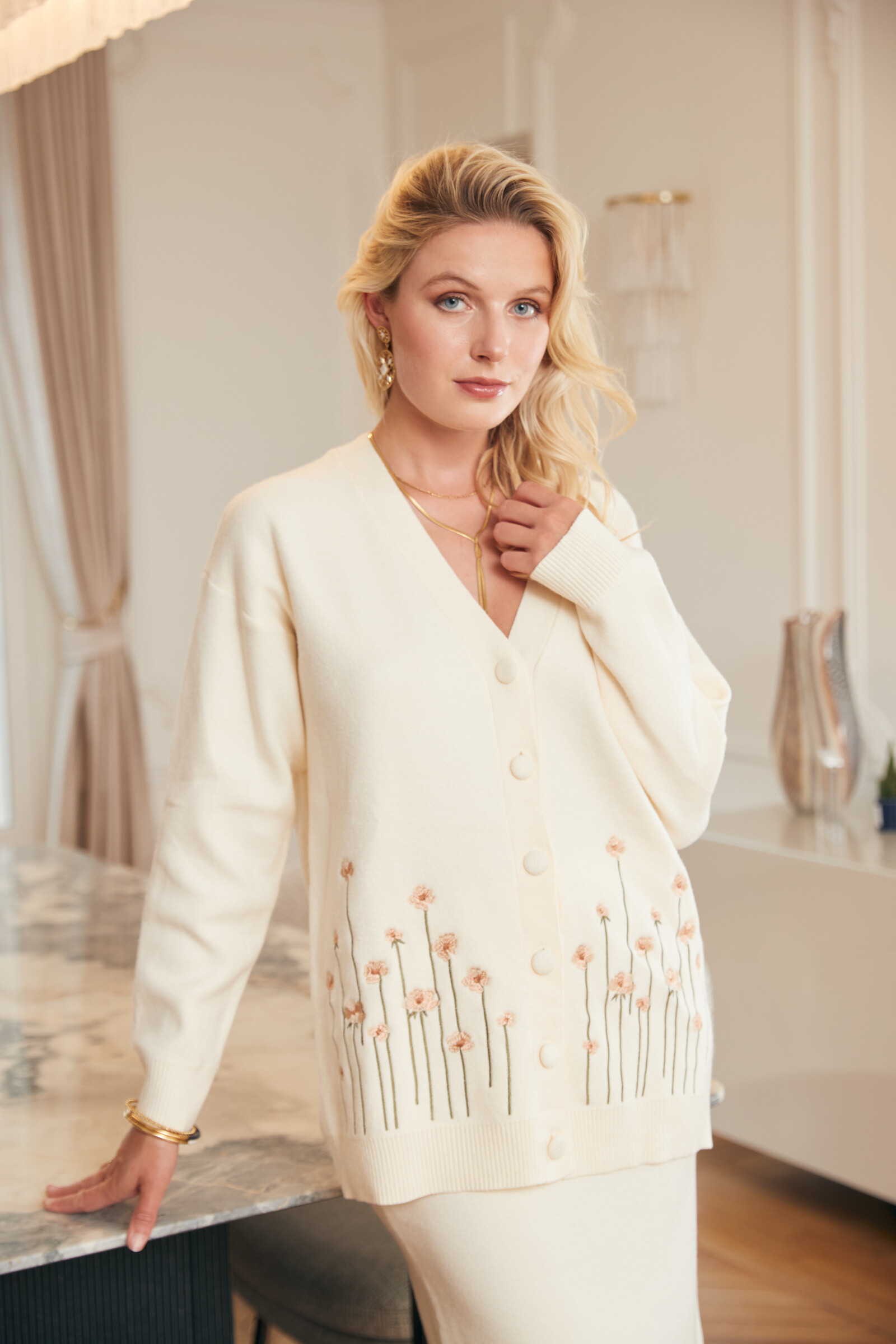 Wholesaler Exquiss's - Elegant Floral Cardigan