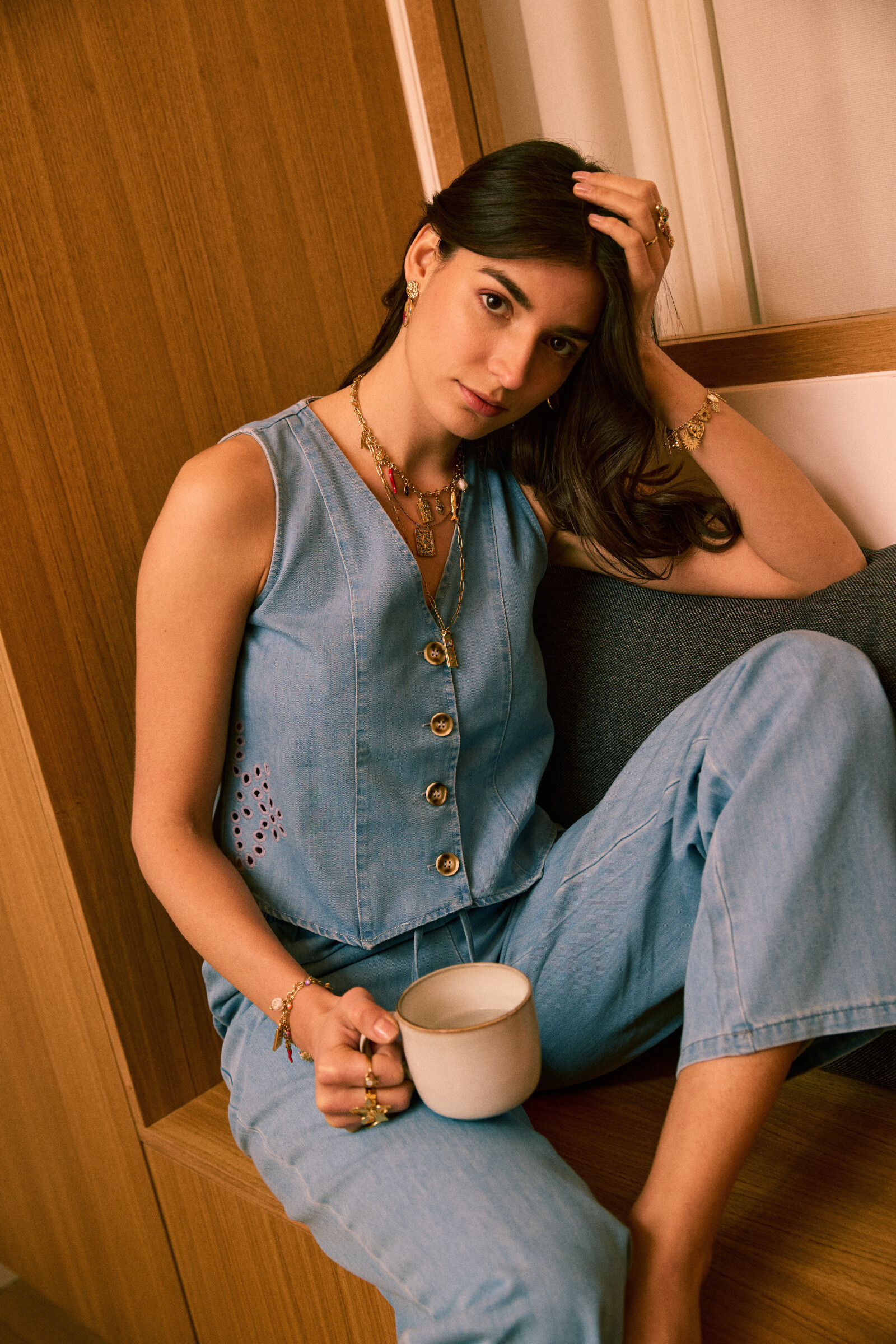 Grossista Exquiss's - Gilet elegante in denim senza maniche con bottoni