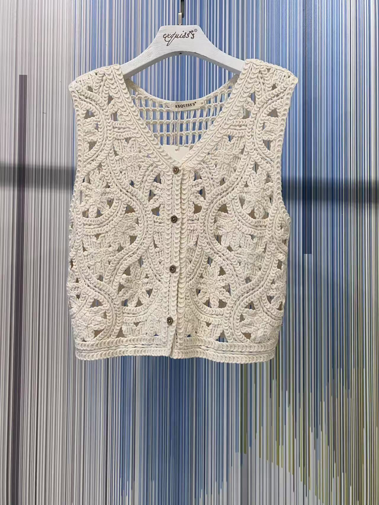 Wholesaler Exquiss's - Buttons crochet vest