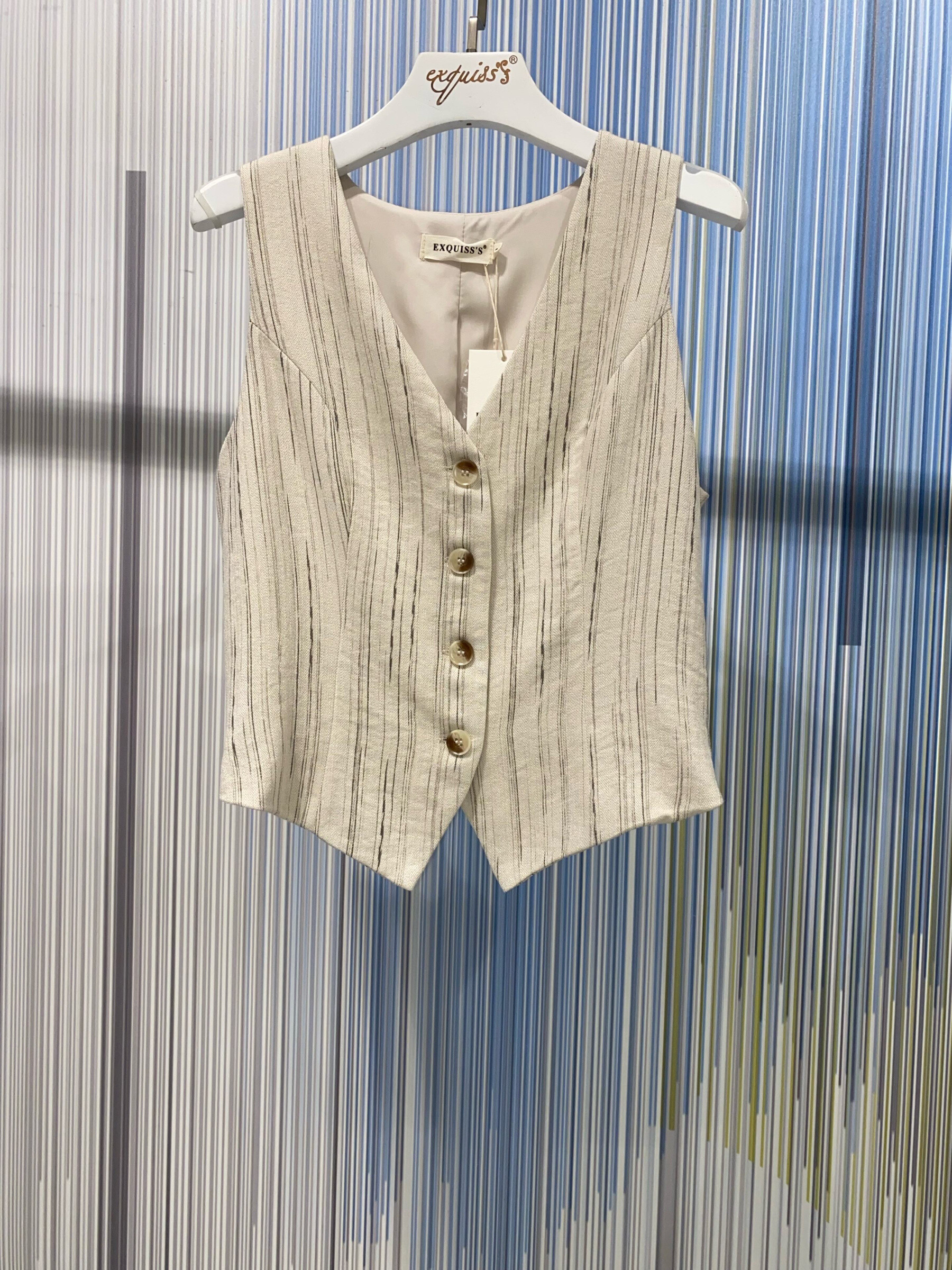 Grossiste Exquiss's - Gilet Sans Manches Chic à Boutons