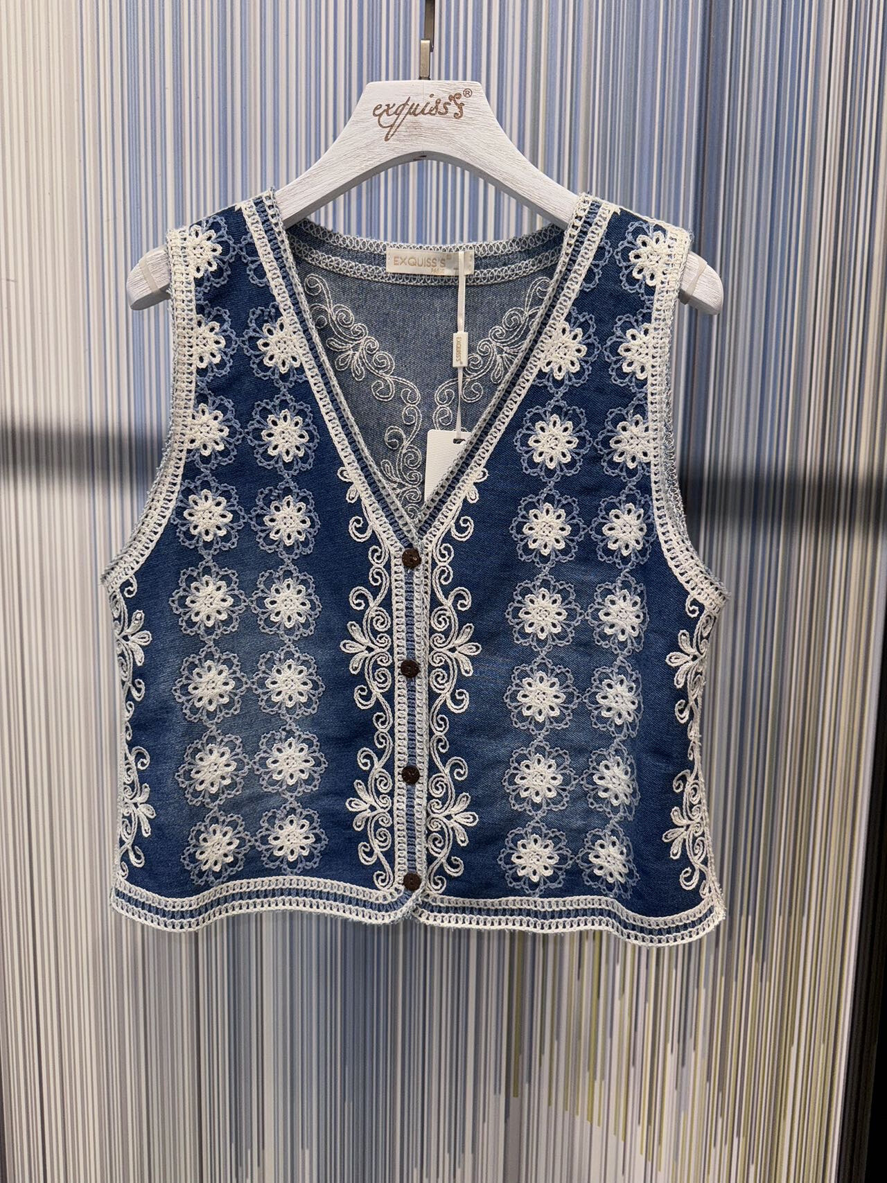 Grossiste Exquiss's - Gilet brodé élégant