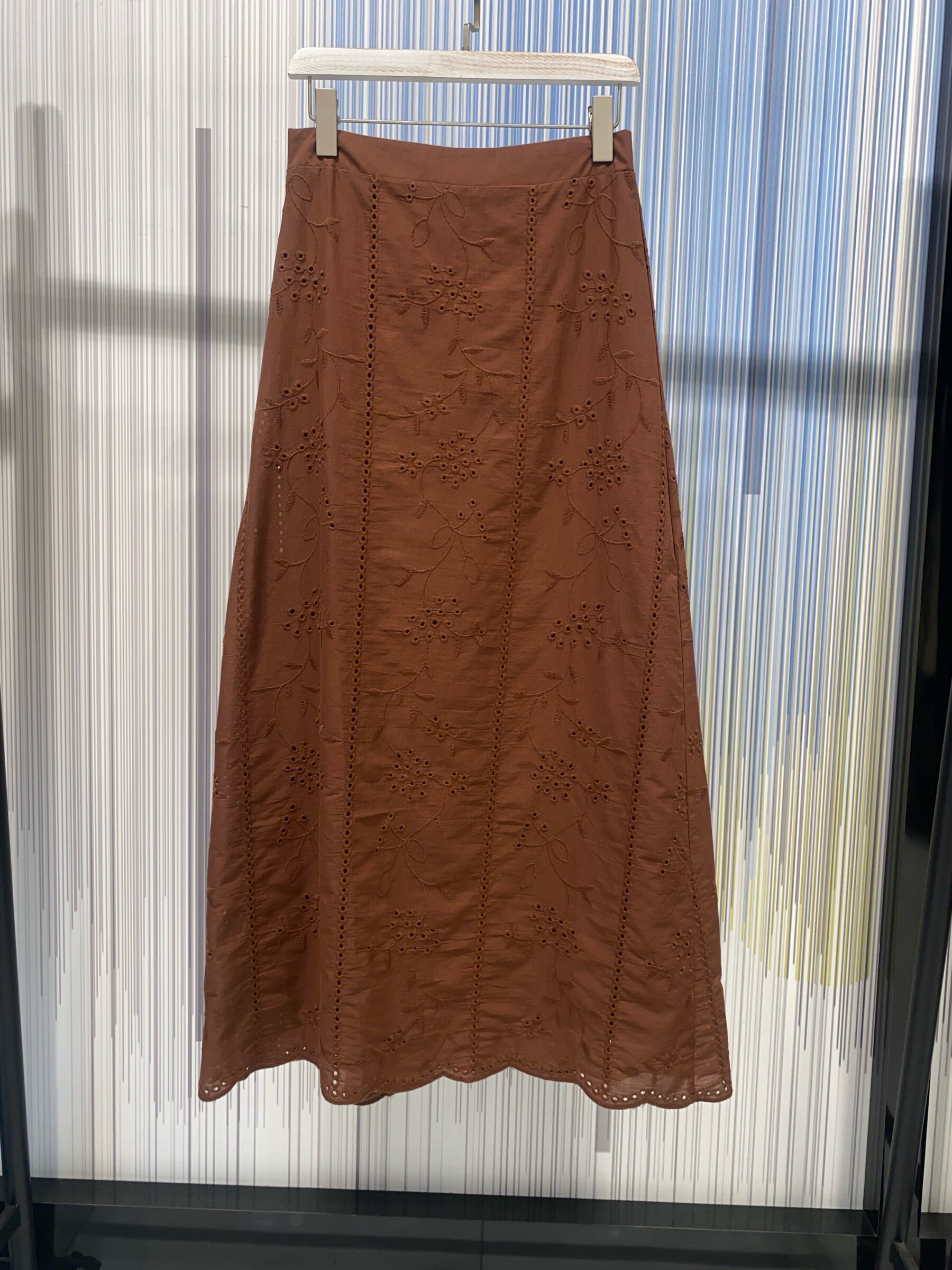 Mayorista Exquiss's - Falda Midi Bordada