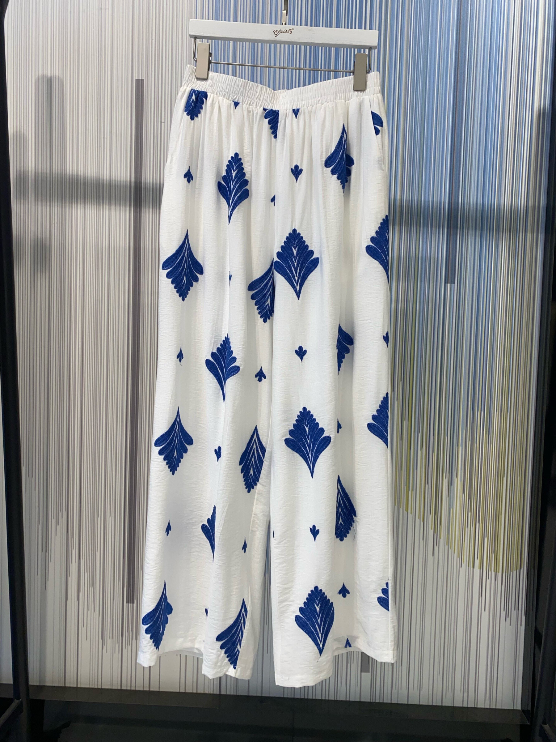 Grossiste Exquiss's - Pantalon fluide à motifs élégants