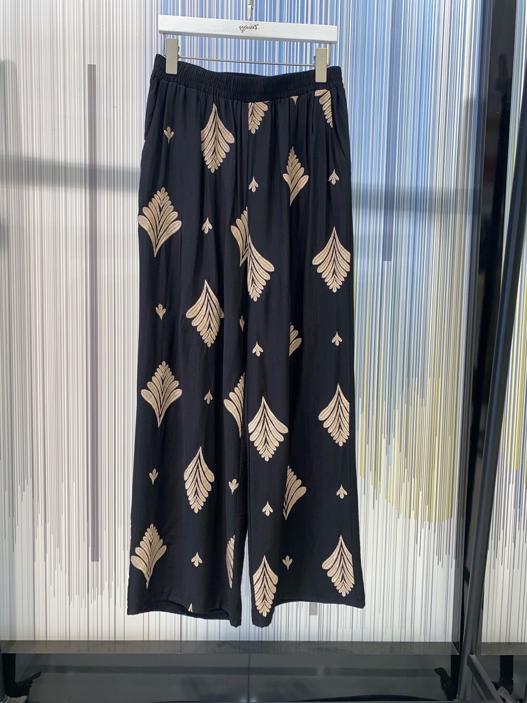 Wholesaler Exquiss's - Fluid pants with elegant patterns