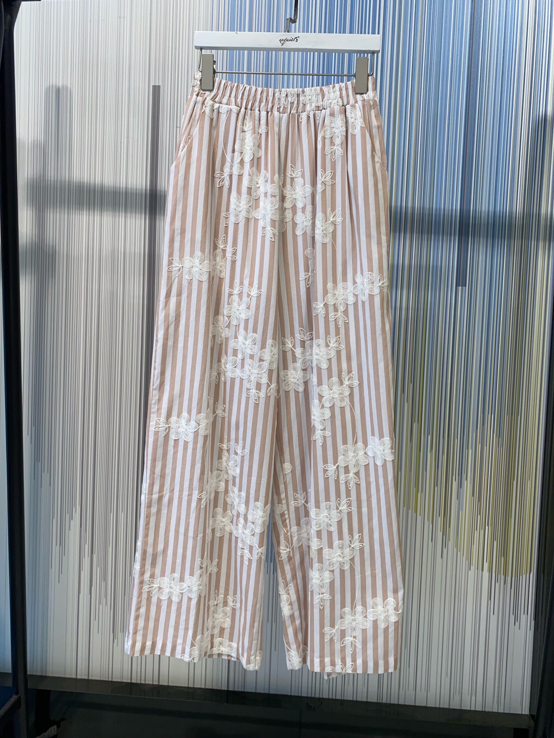 Grossiste Exquiss's - Pantalon fluide imprimé floral