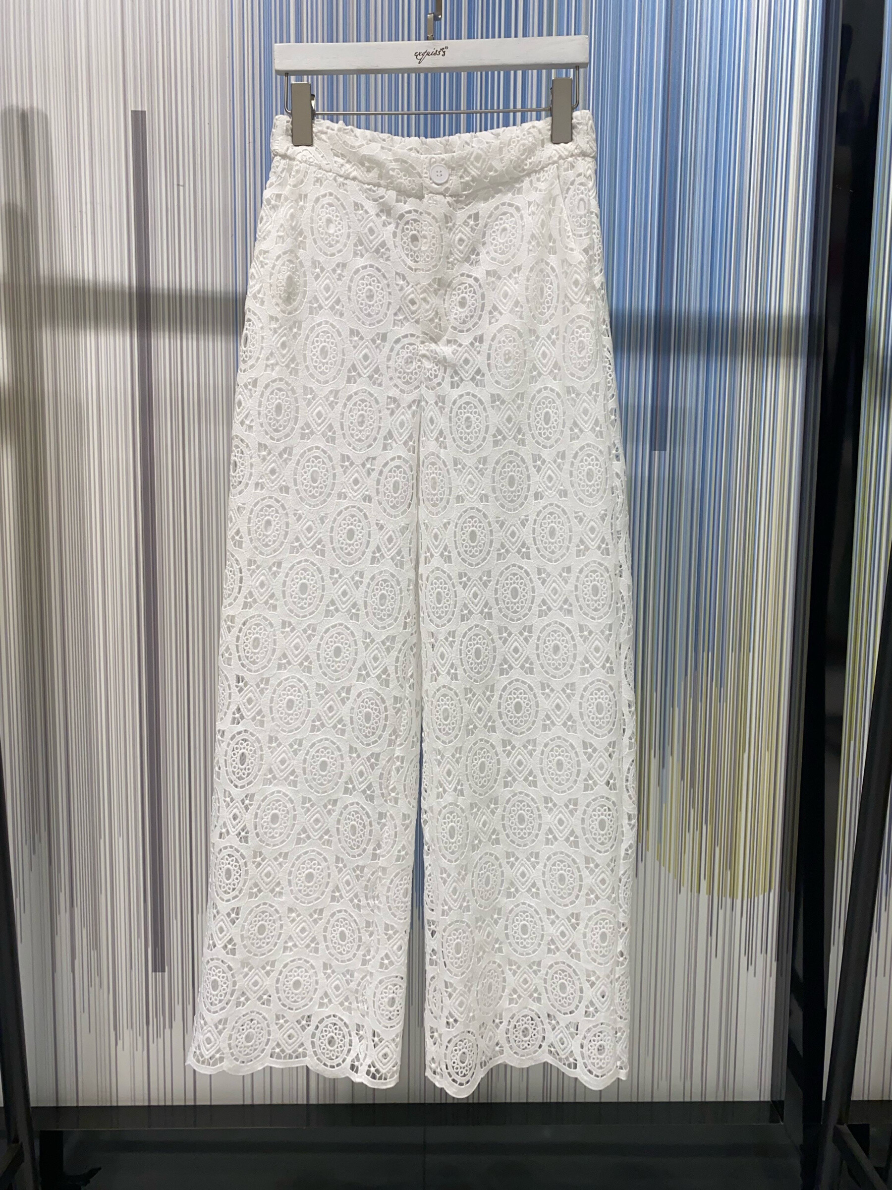 Grossiste Exquiss's - Pantalon Large en Broderie