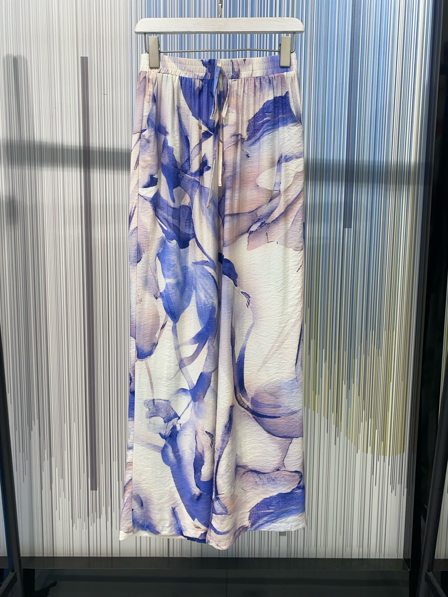Grossiste Exquiss's - Pantalon fluide imprimé abstrait