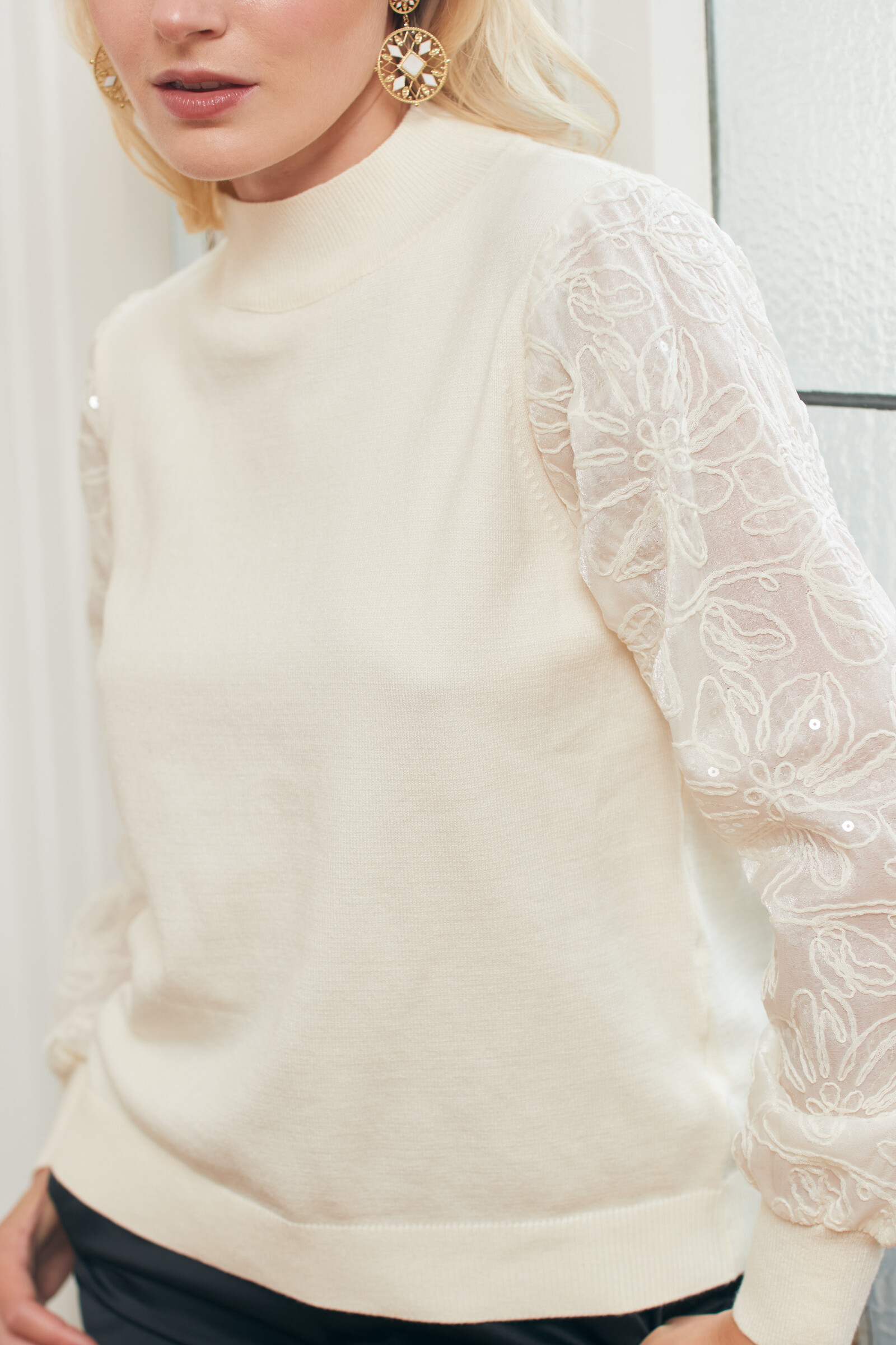 Grossiste Exquiss's - Pull avec manches brodées