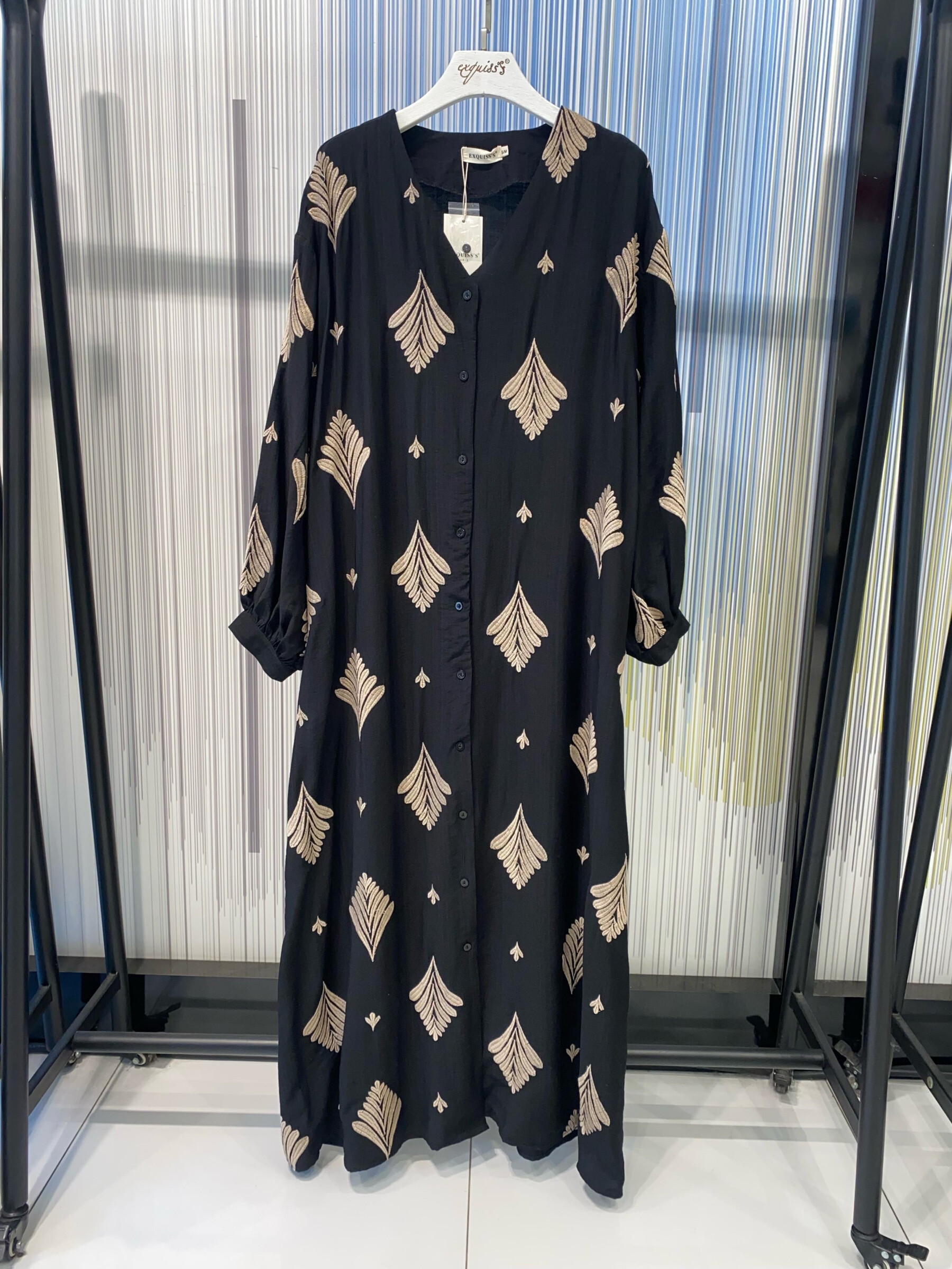 Wholesaler Exquiss's - Long dress with delicate patterns
