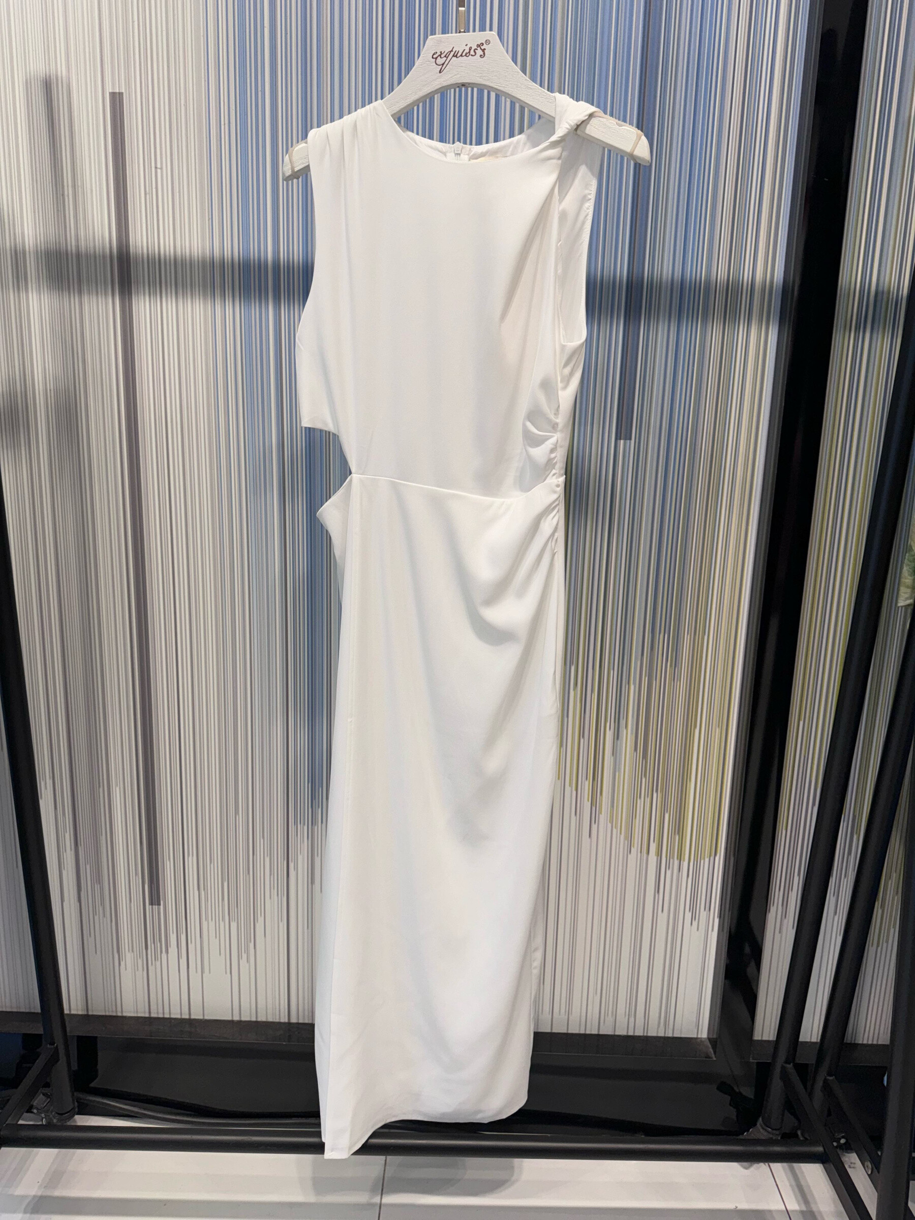 Wholesaler Exquiss's - Long dress with asymmetrical cutouts and elegant design