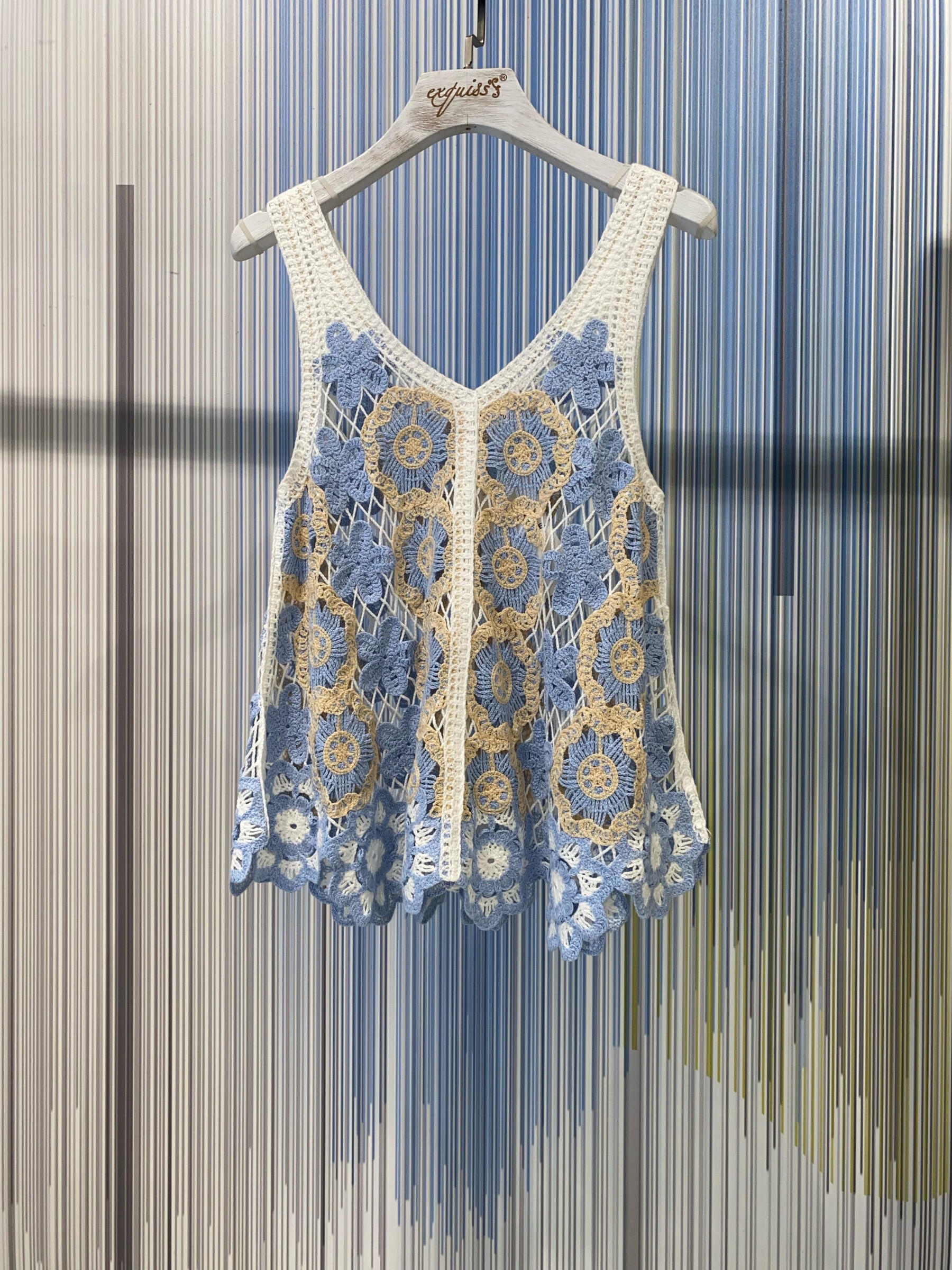 Wholesaler Exquiss's - Floral patterned crochet top