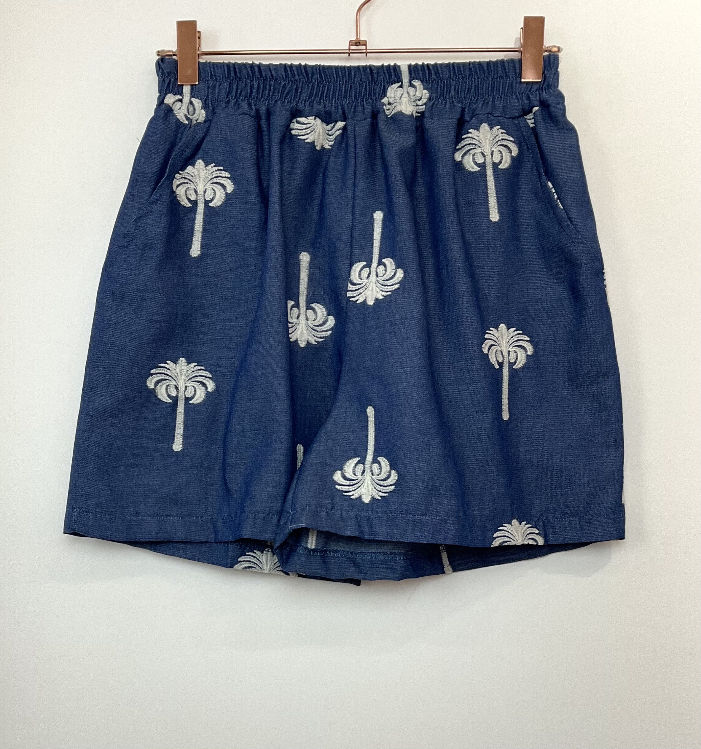 Wholesaler FANFAN - Embroidery shorts